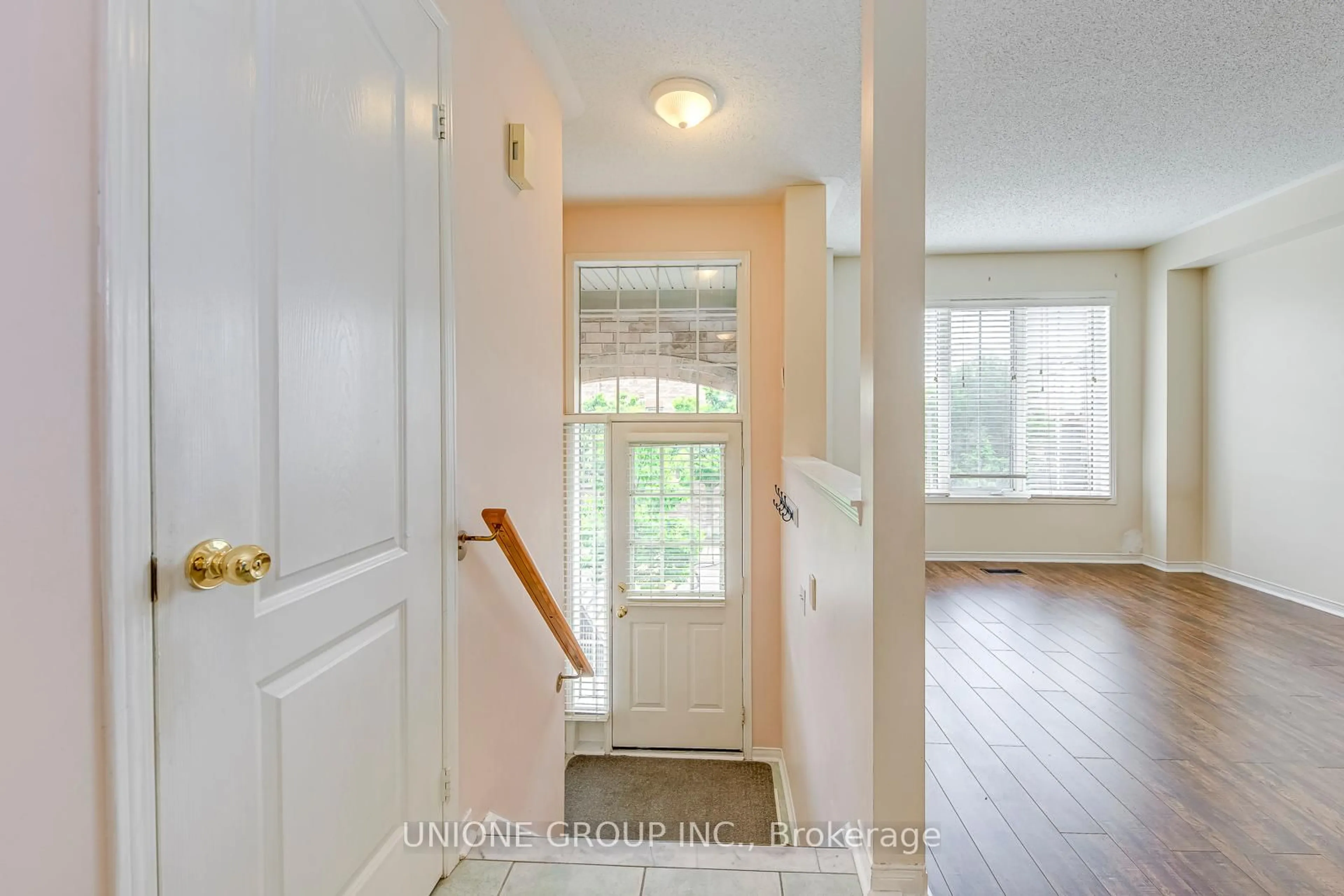 Indoor entryway for 5530 Glen Erin Dr #151, Mississauga Ontario L5M 6E8