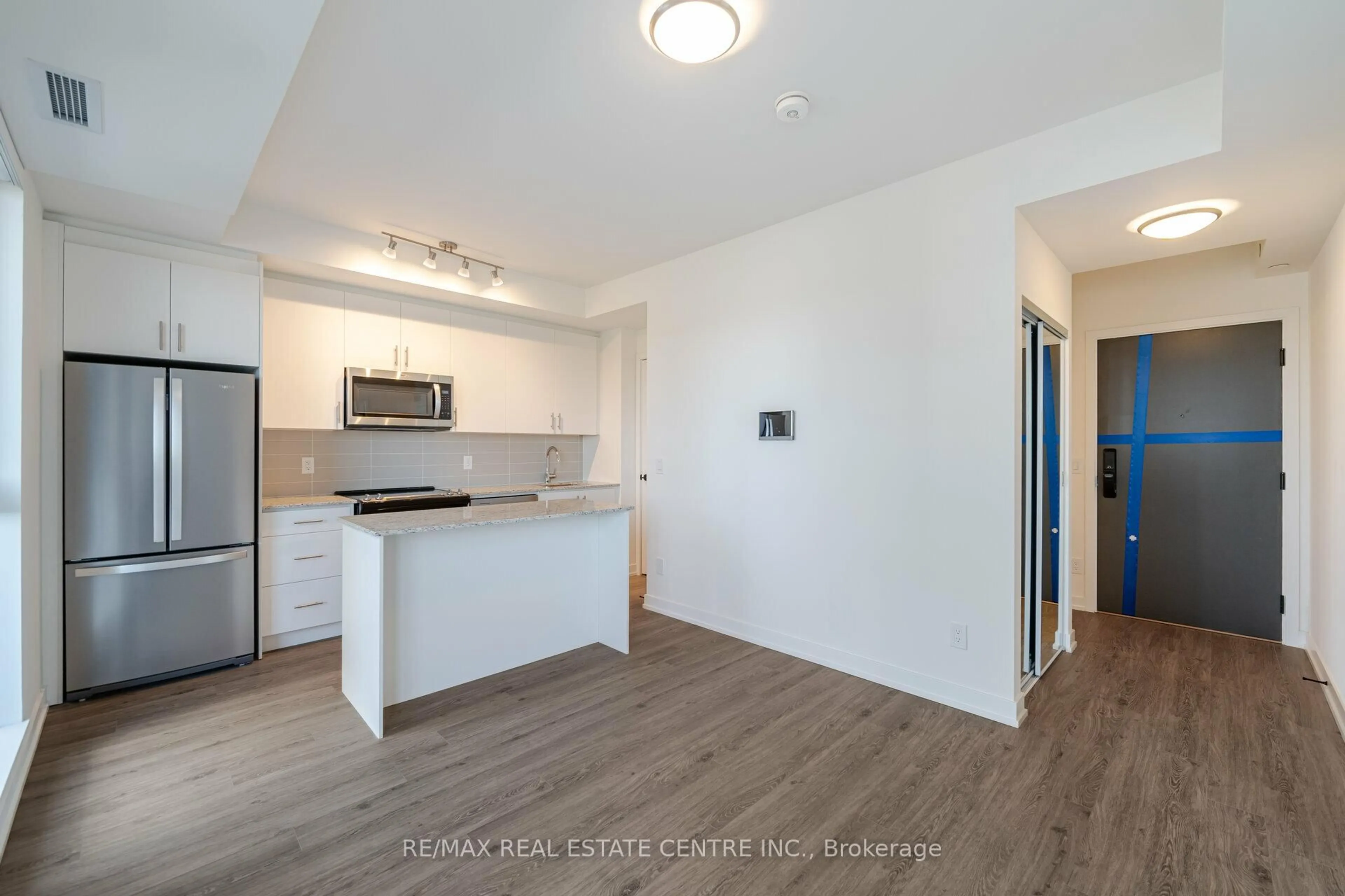 Open concept kitchen, wood/laminate floor for 335 Wheat Boom Dr #315, Oakville Ontario L6H 7X4