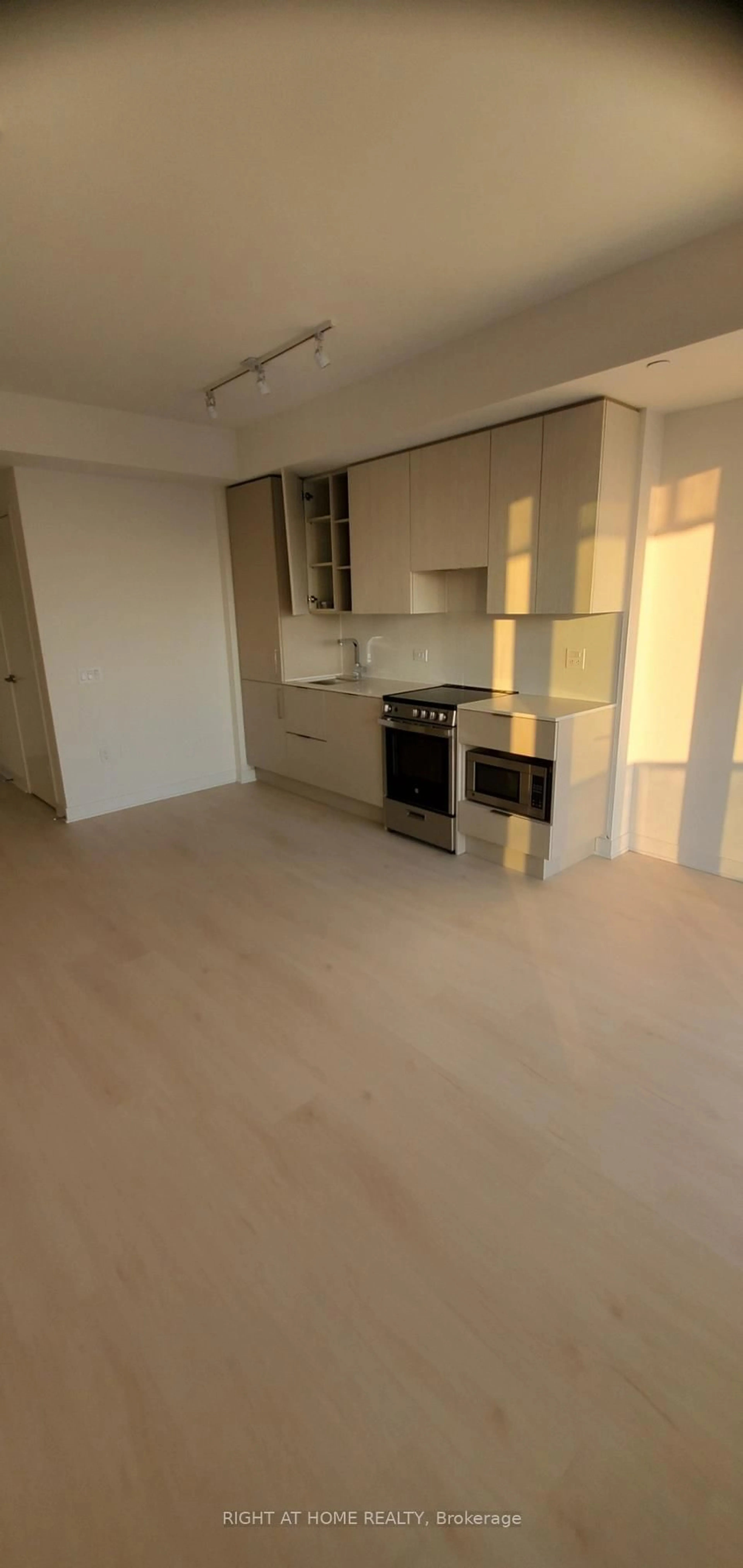 Unknown for 3900 Confederation Pkwy #5105, Mississauga Ontario L5B 0M3