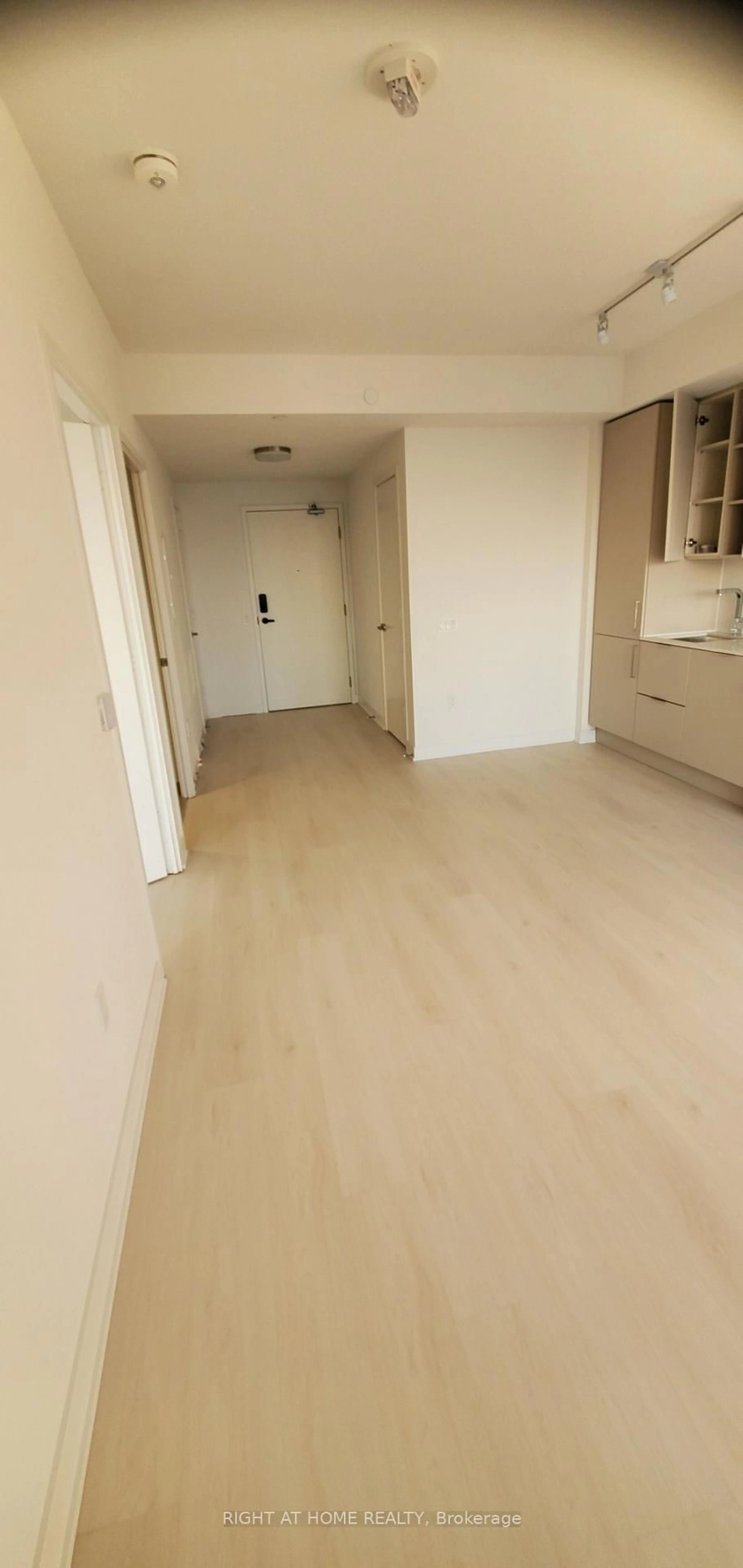 A pic of a room for 3900 Confederation Pkwy #5105, Mississauga Ontario L5B 0M3