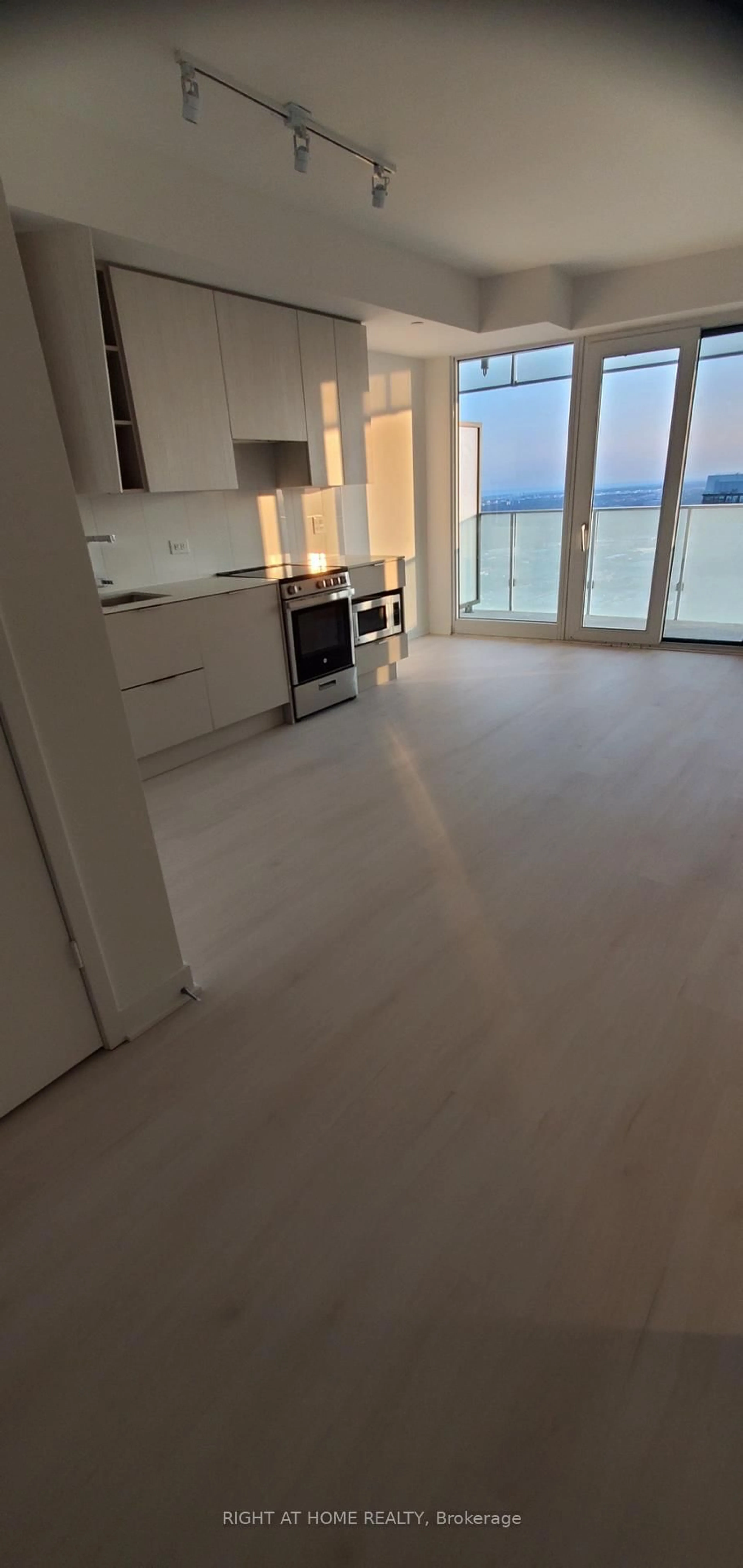 A pic of a room for 3900 Confederation Pkwy #5105, Mississauga Ontario L5B 0M3