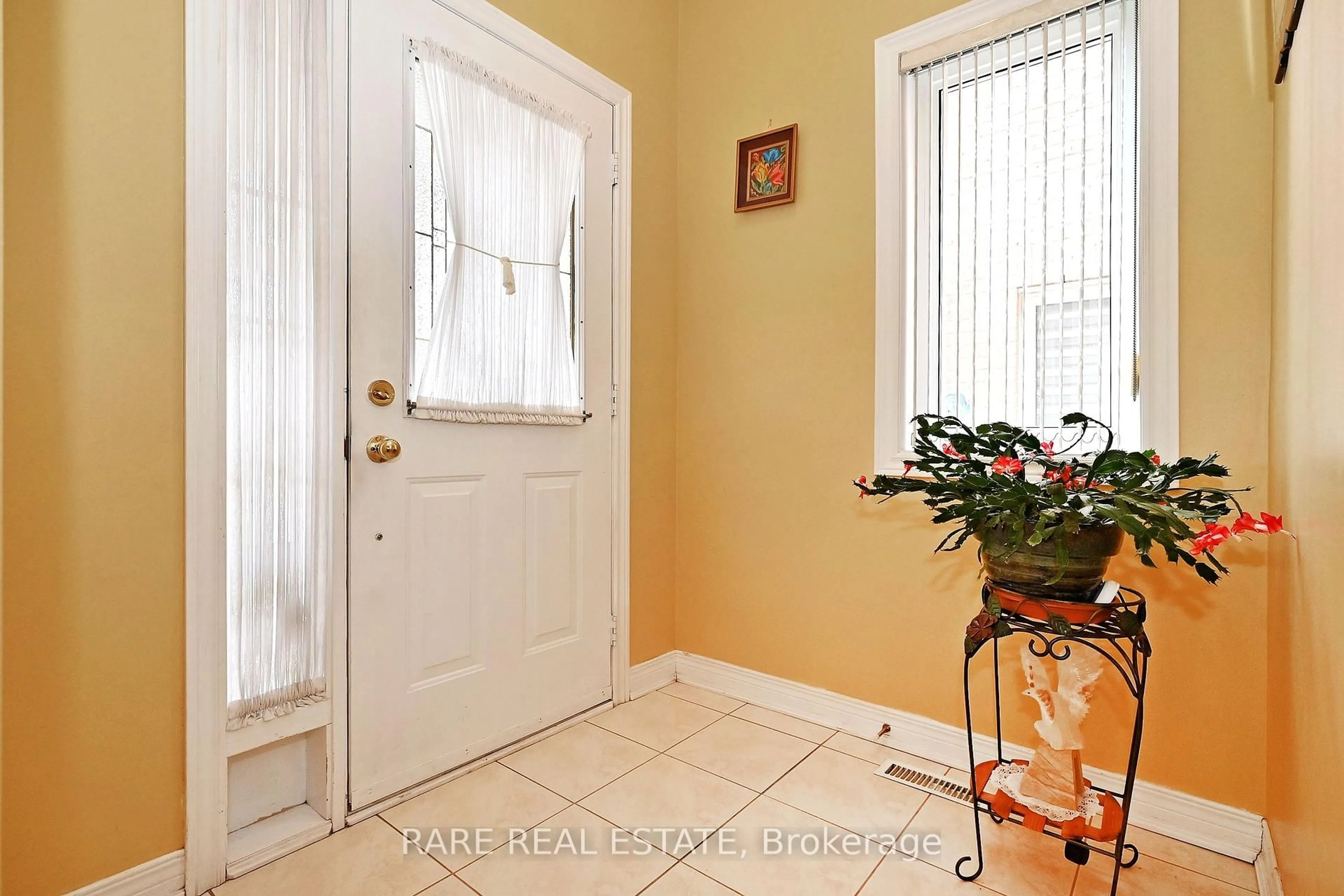 Indoor entryway for 395 Rocca Crt, Mississauga Ontario L5W 1V1