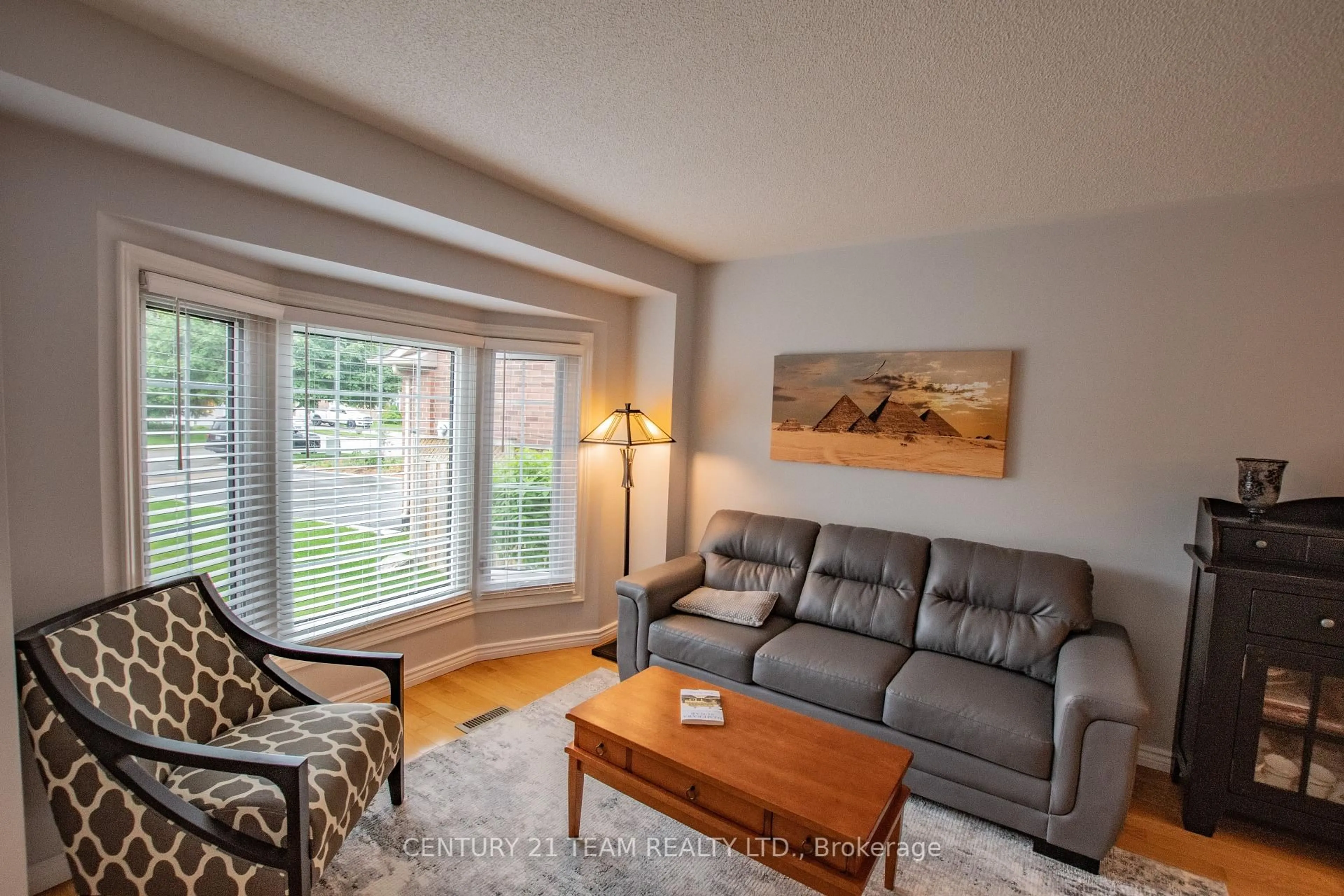 Living room with furniture, unknown for 17 Ruddell Cres, Halton Hills Ontario L7G 5N4