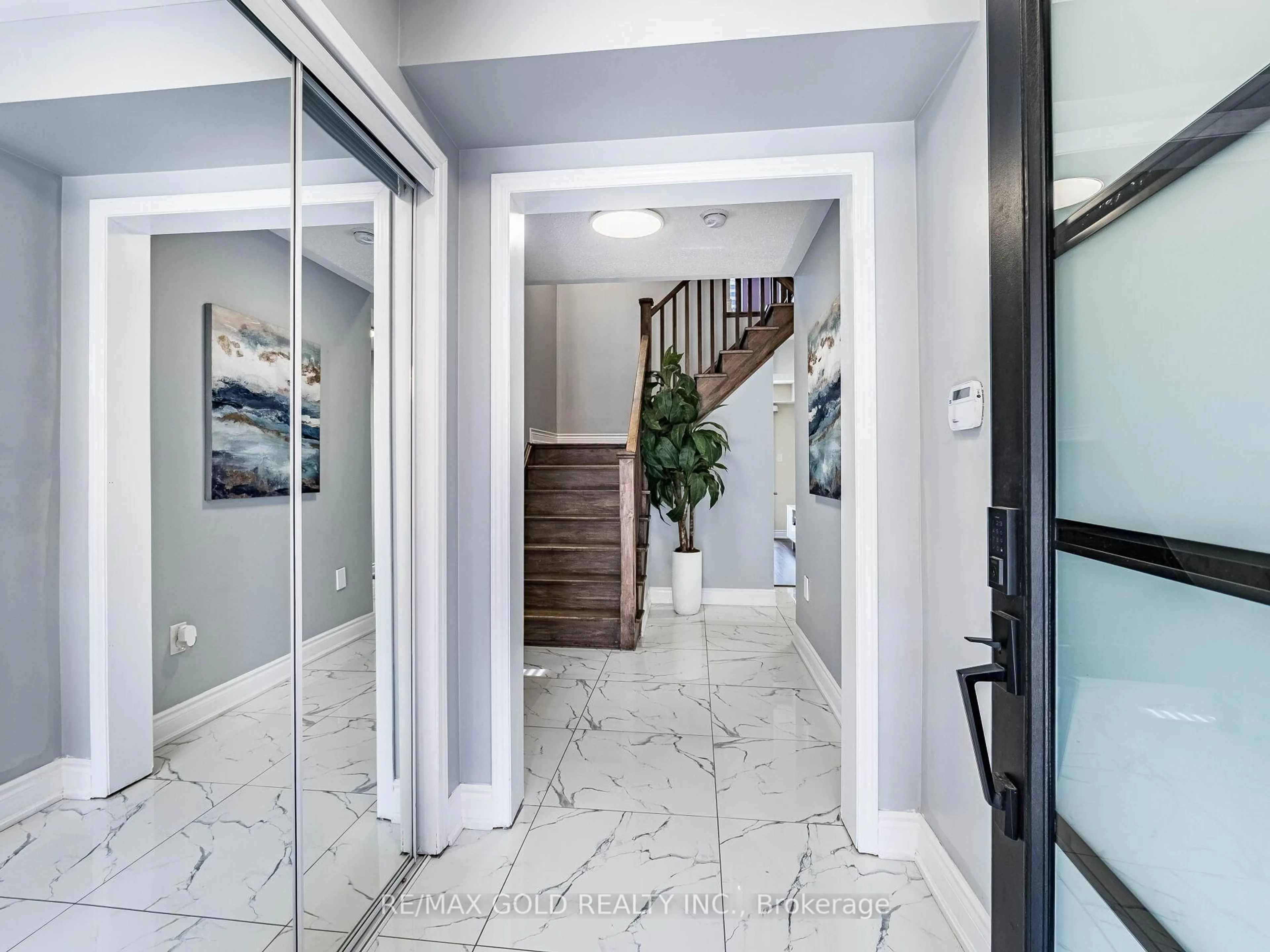 Indoor entryway for 12 AFFLECK Rd, Brampton Ontario L7A 3Y8