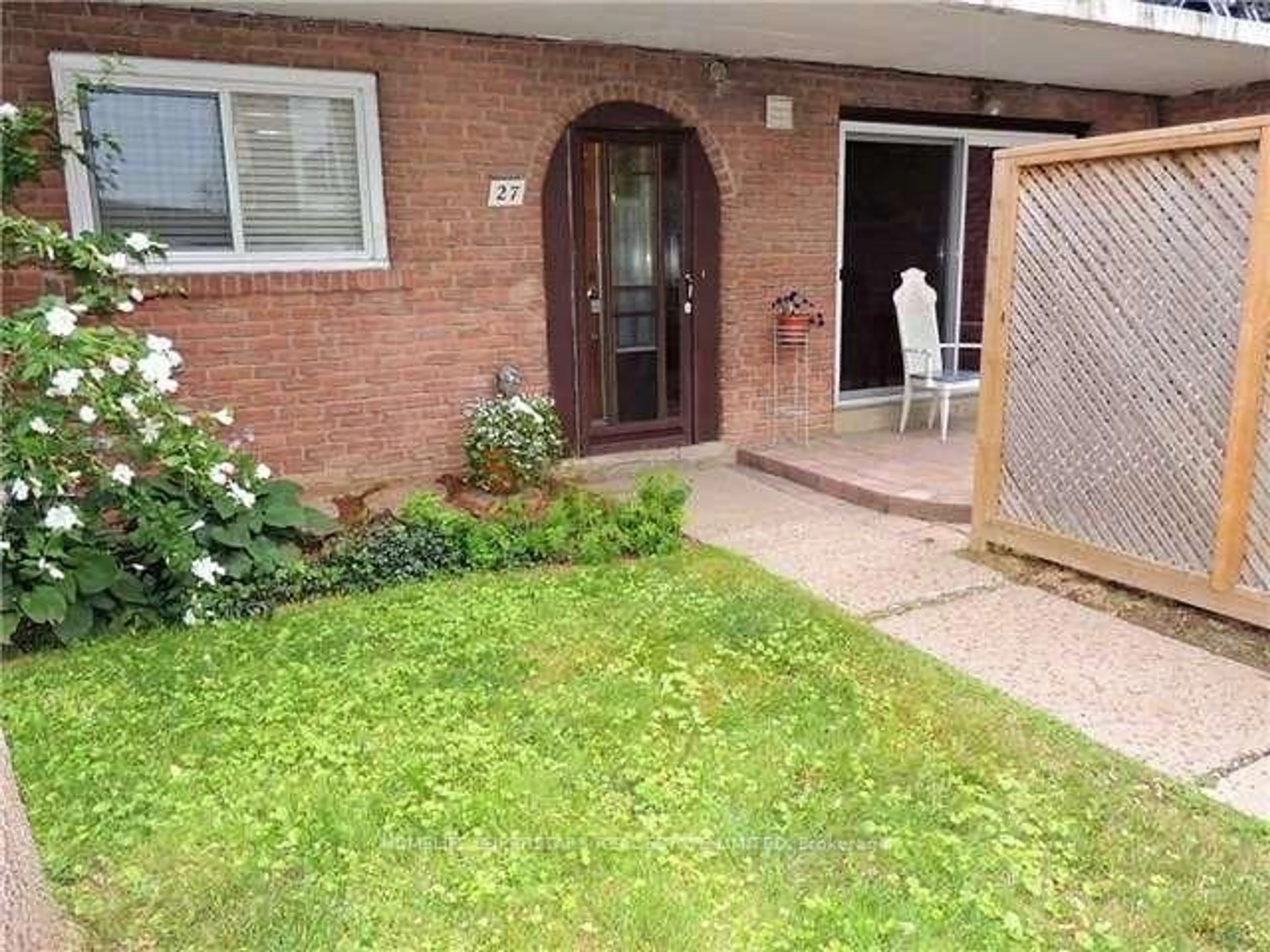 Patio, street for 83 Irwin Rd #27, Toronto Ontario M9W 5W1