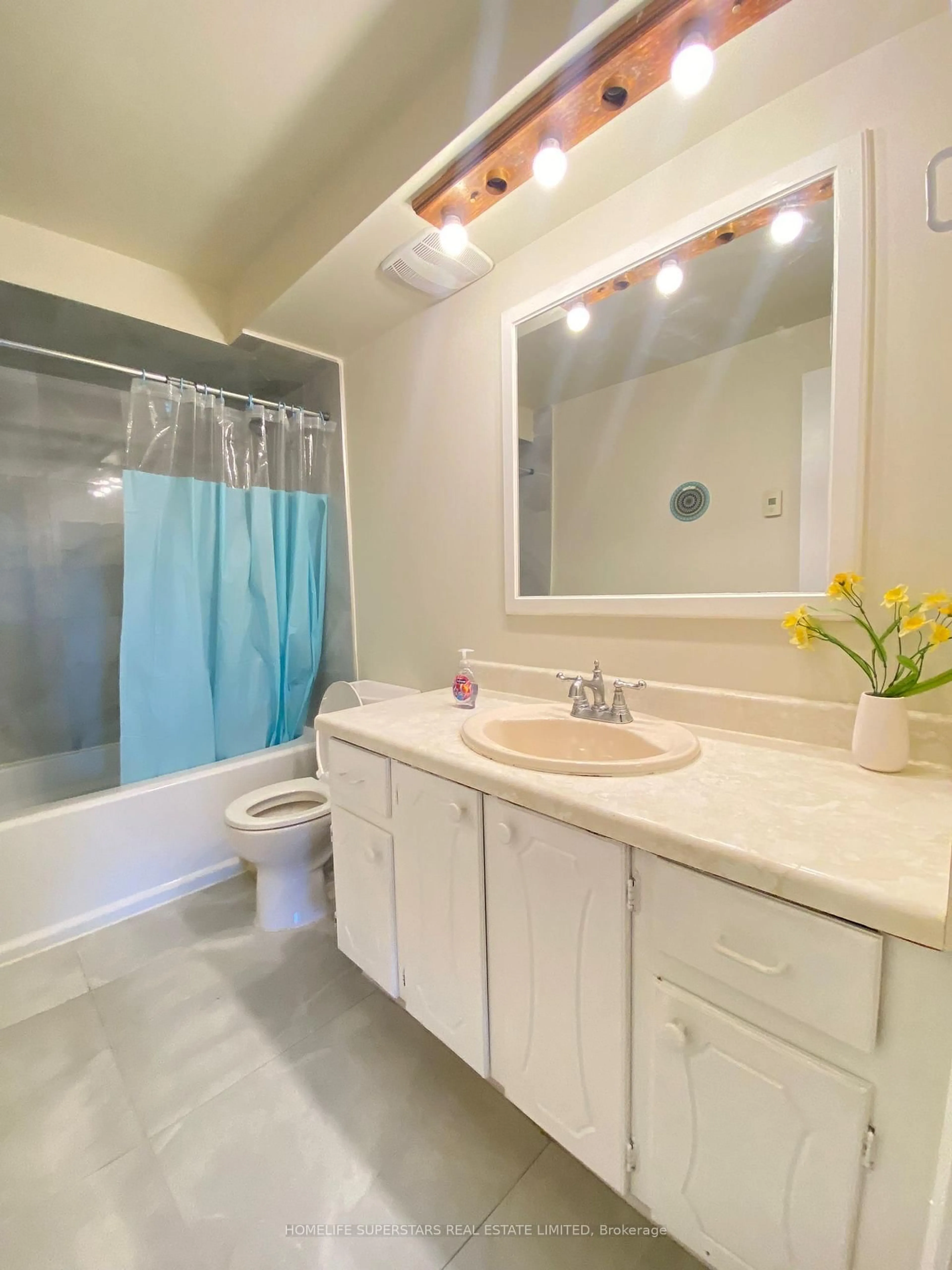 Standard bathroom, ceramic/tile floor for 83 Irwin Rd #27, Toronto Ontario M9W 5W1