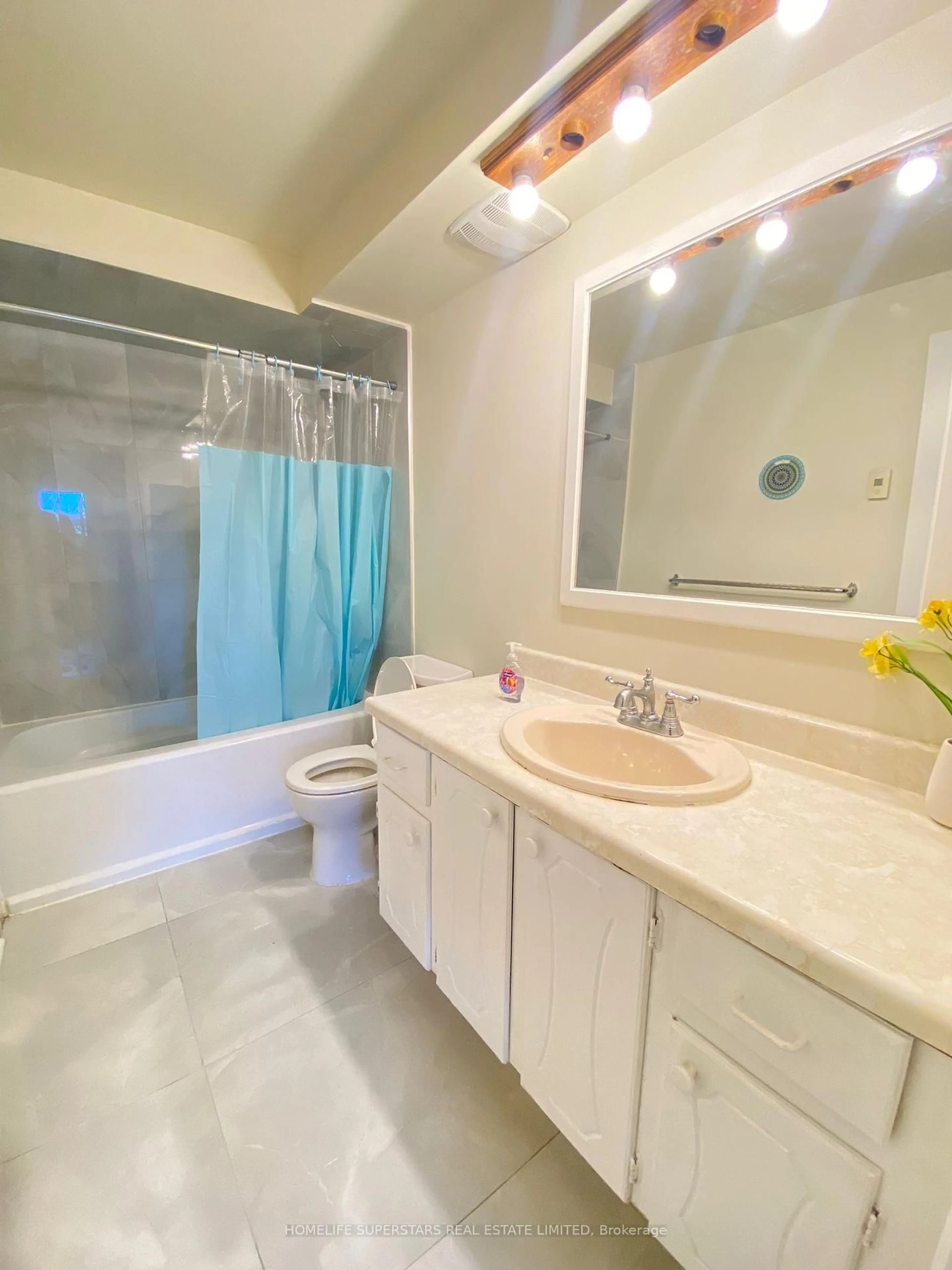 Standard bathroom, ceramic/tile floor for 83 Irwin Rd #27, Toronto Ontario M9W 5W1