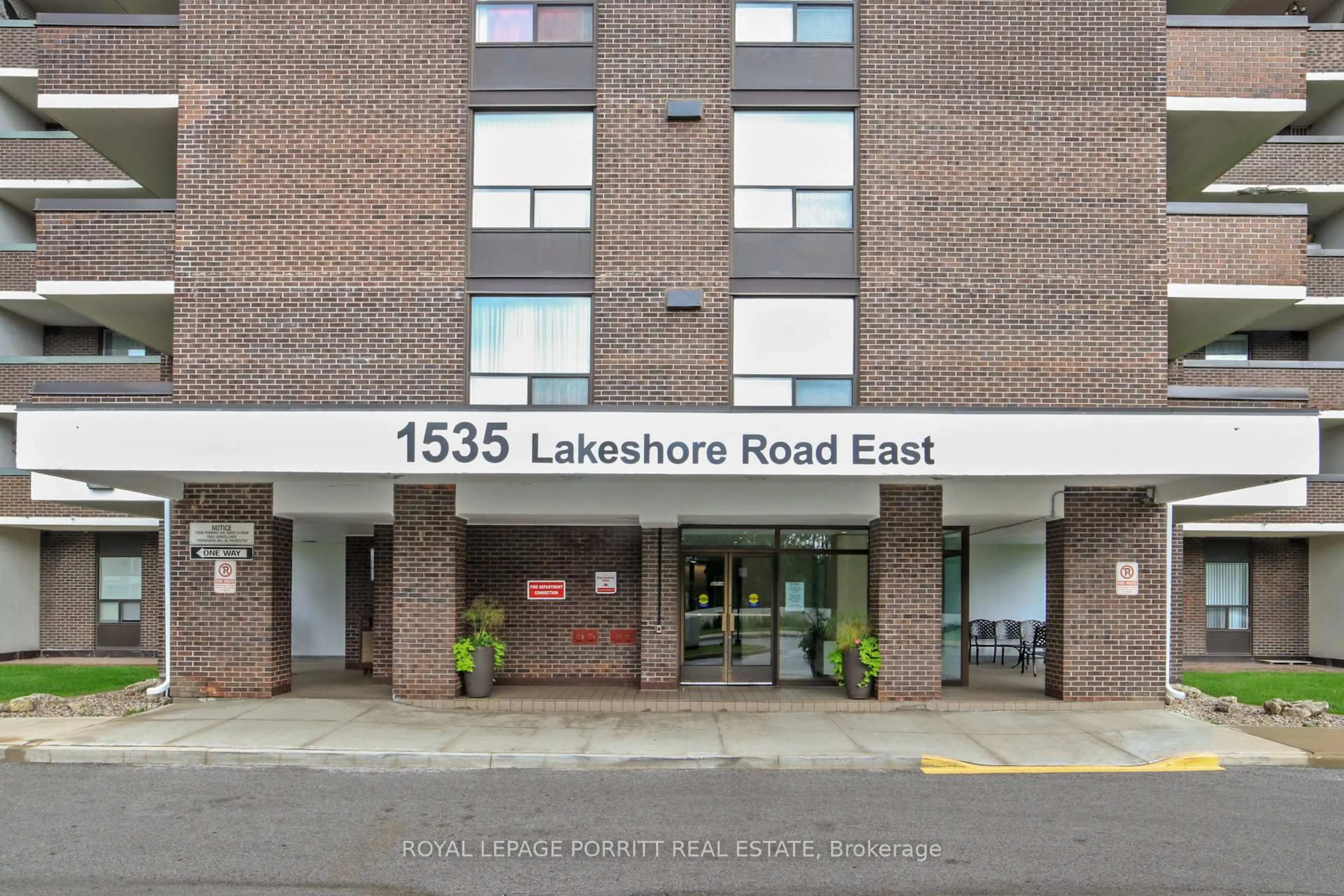 Lobby for 1535 Lakeshore Rd #201, Mississauga Ontario L5E 3E2
