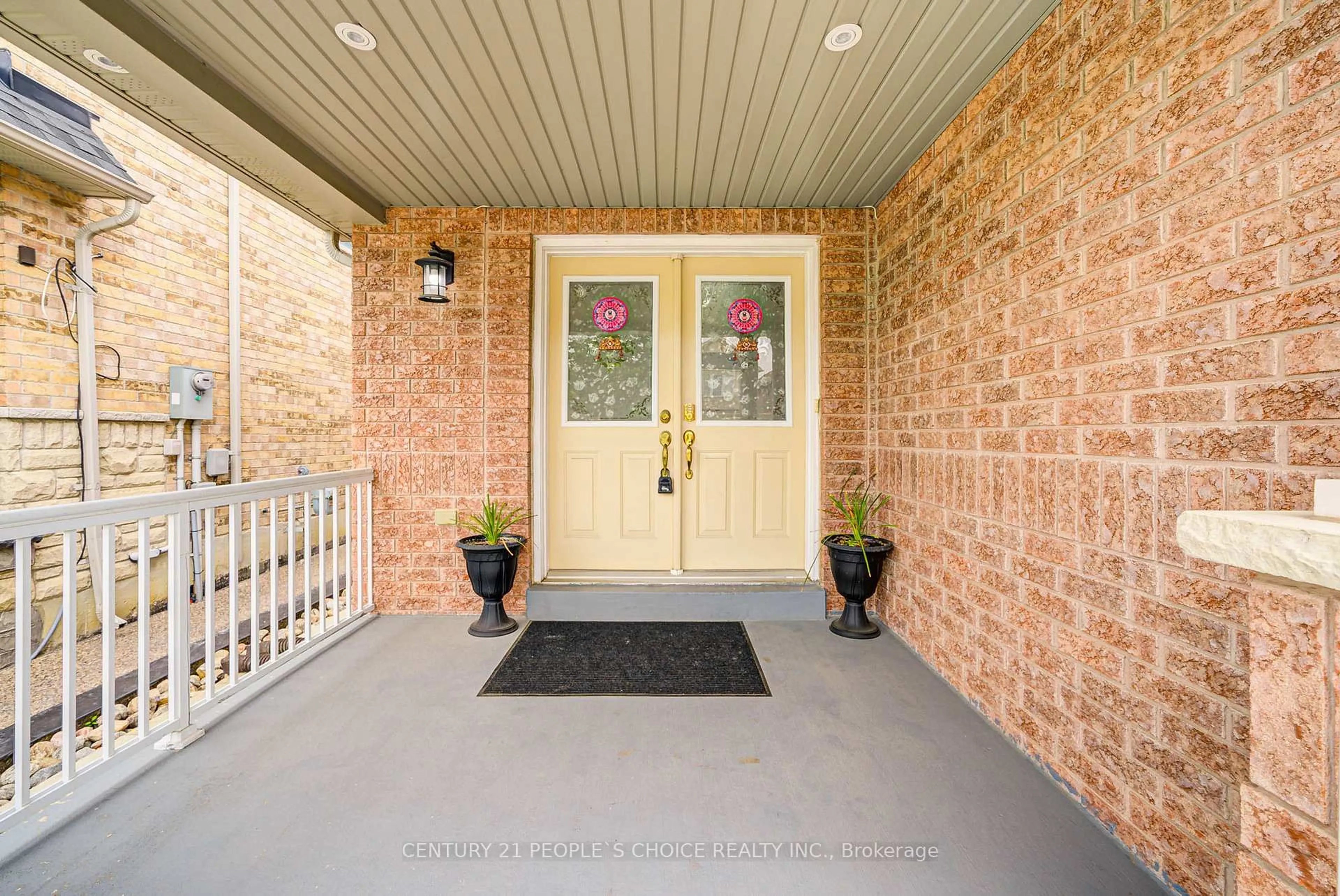 Indoor entryway for 7 Heathbrook Ave, Brampton Ontario L6P 2N1