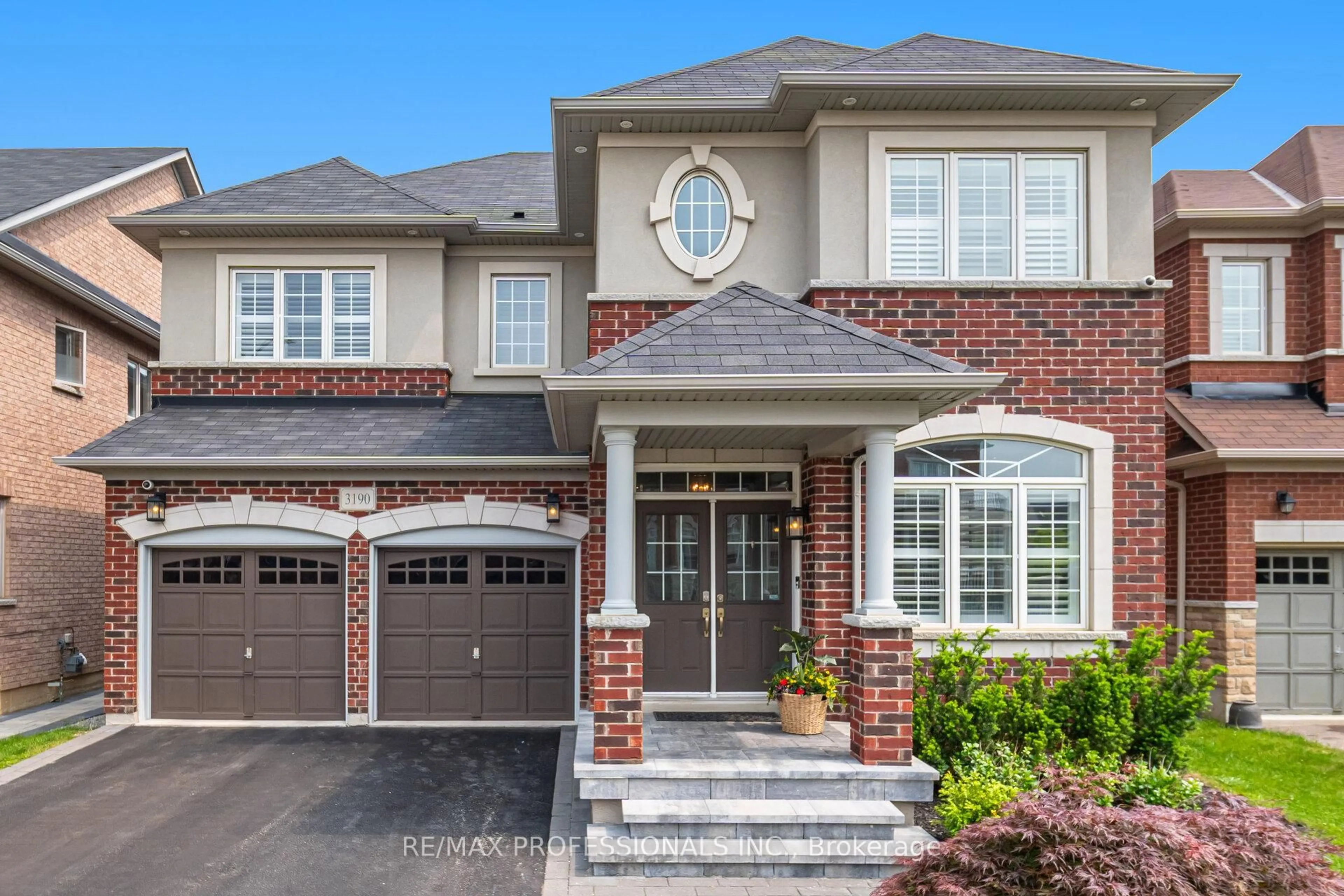 Home with brick exterior material, street for 3190 Southwind Rd, Mississauga Ontario L5M 0V8