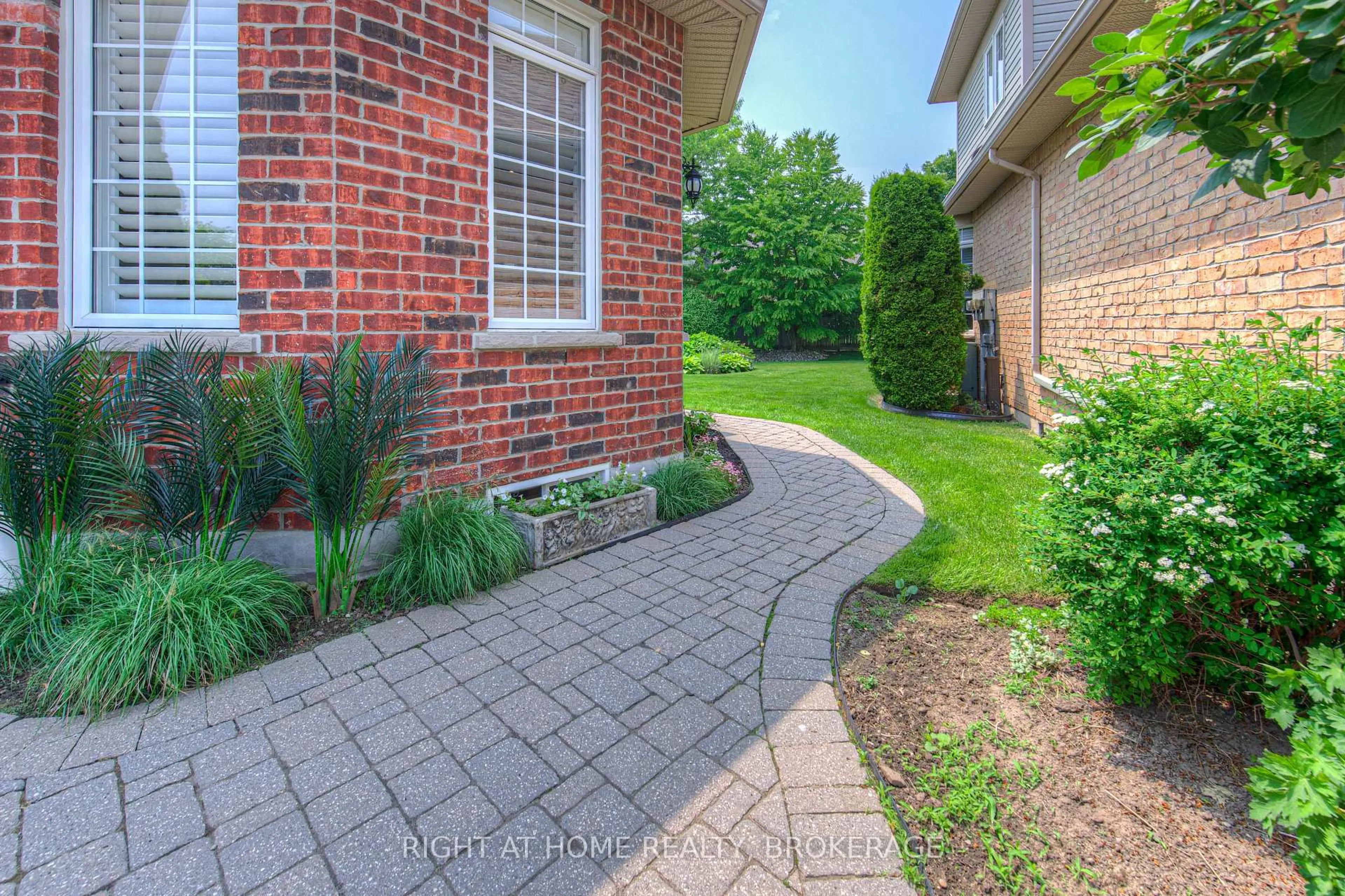 Patio, street for 4280 Taywood Dr #22, Burlington Ontario L7M 4X8