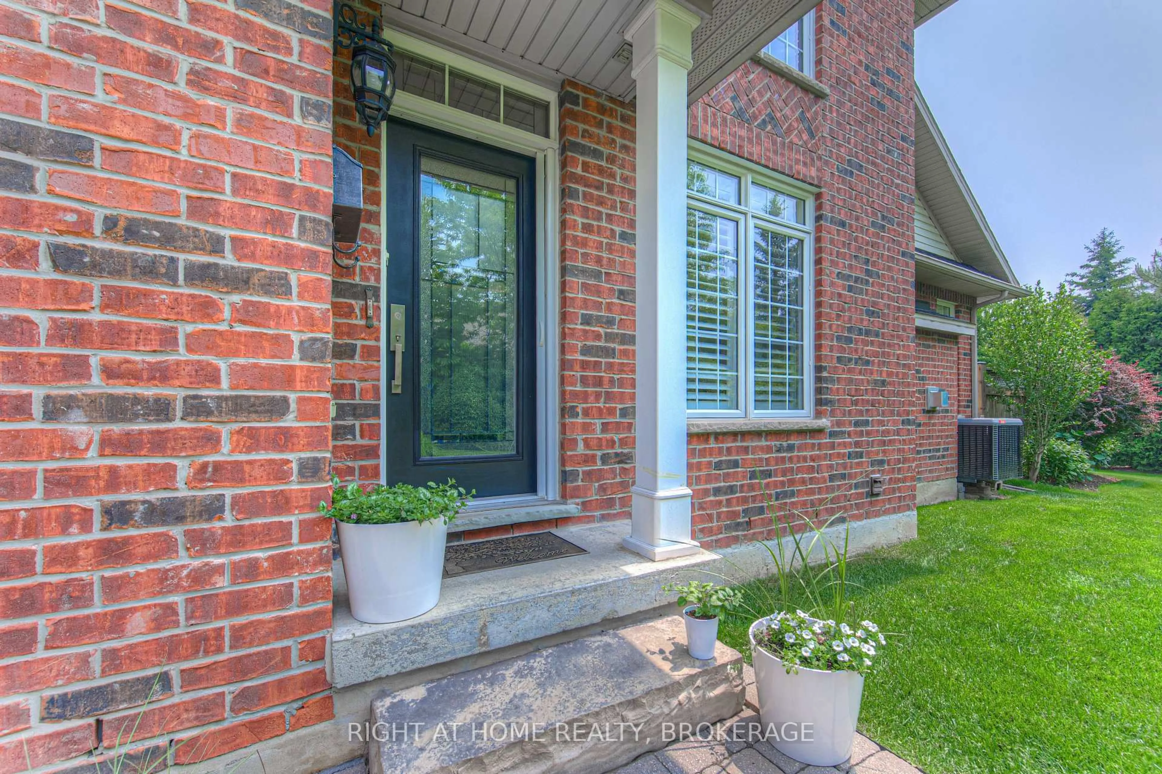 Home with brick exterior material, street for 4280 Taywood Dr #22, Burlington Ontario L7M 4X8