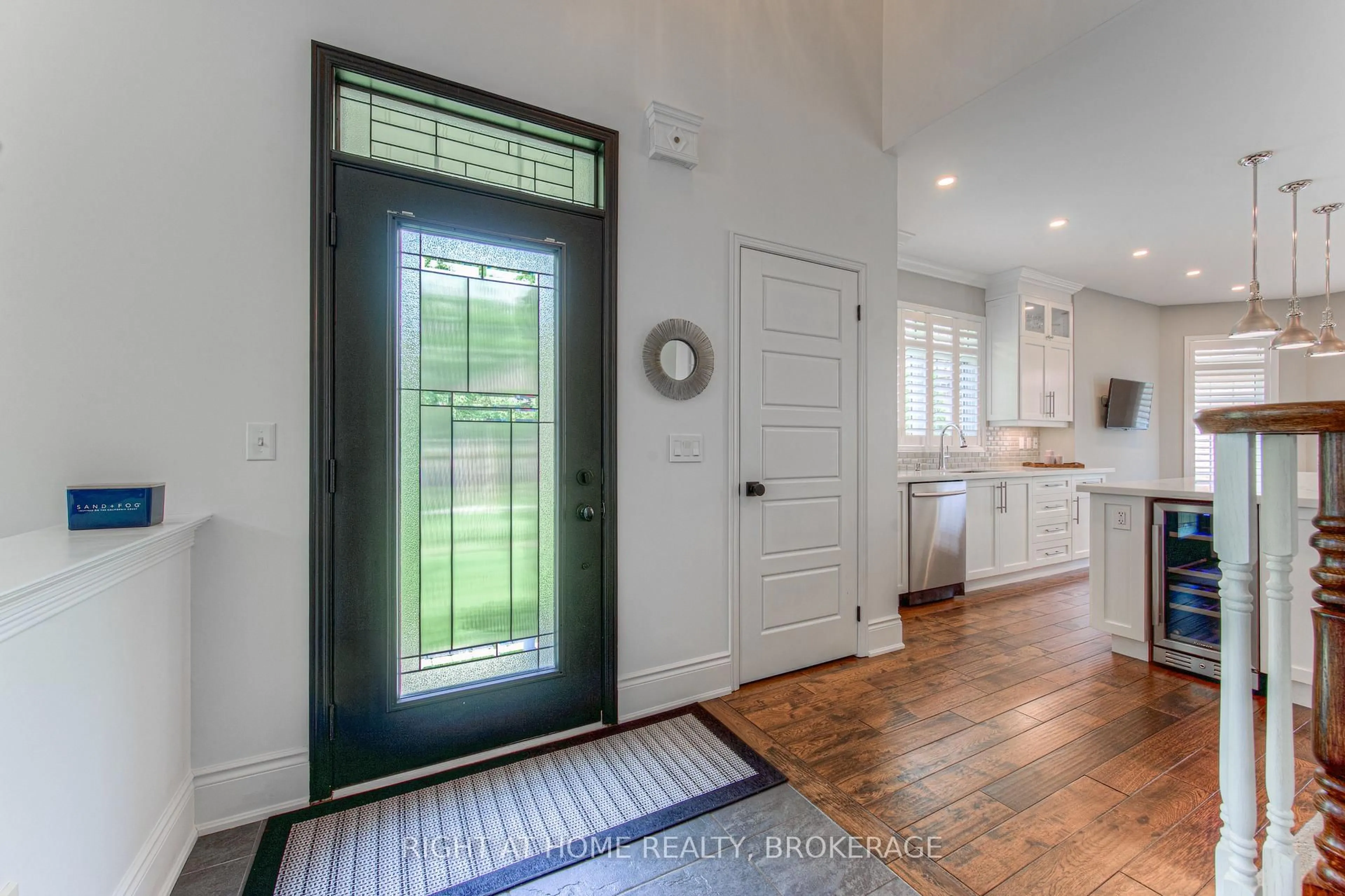 Indoor entryway for 4280 Taywood Dr #22, Burlington Ontario L7M 4X8
