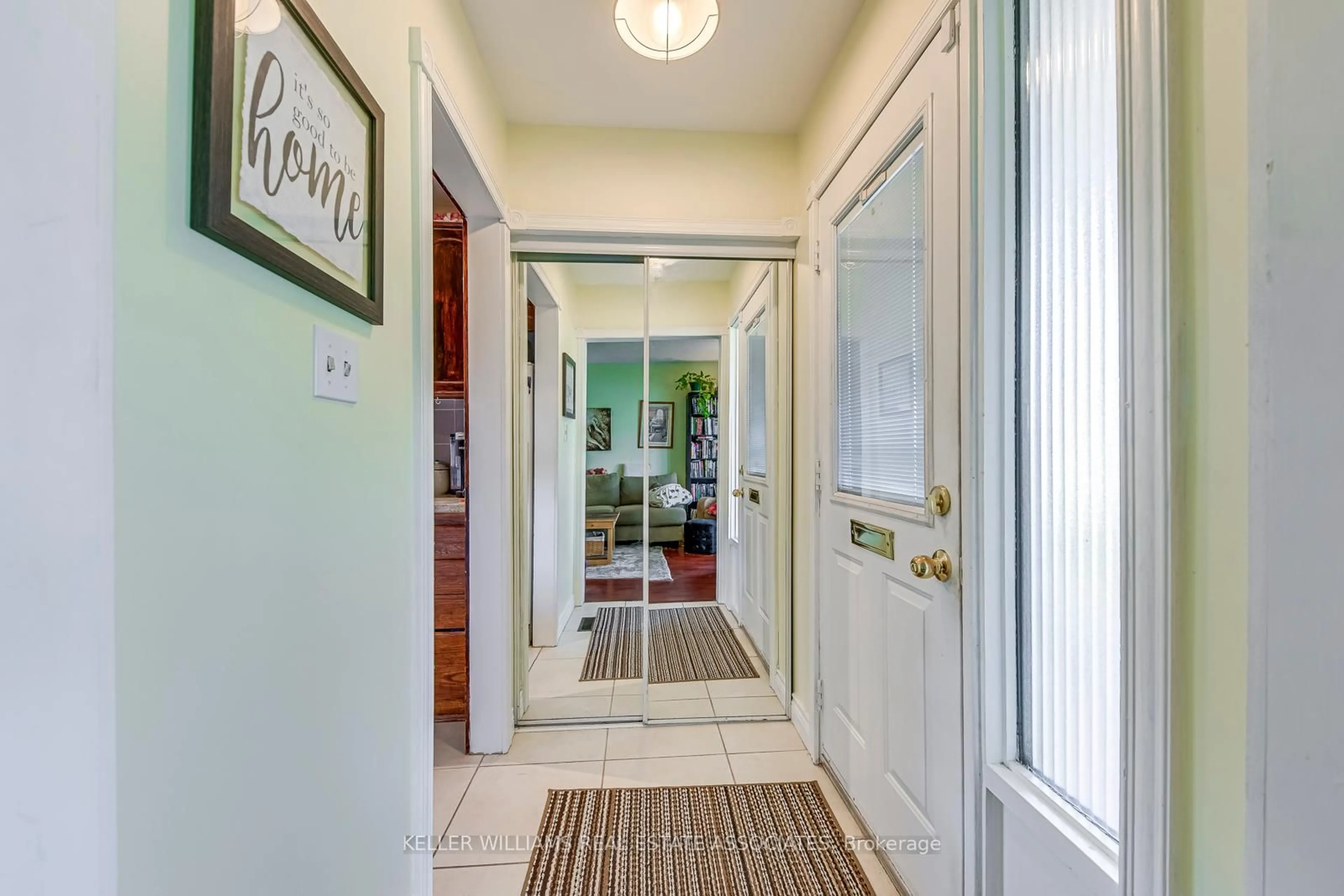 Indoor entryway for 12 Gulliver Cres, Brampton Ontario L6S 1S9