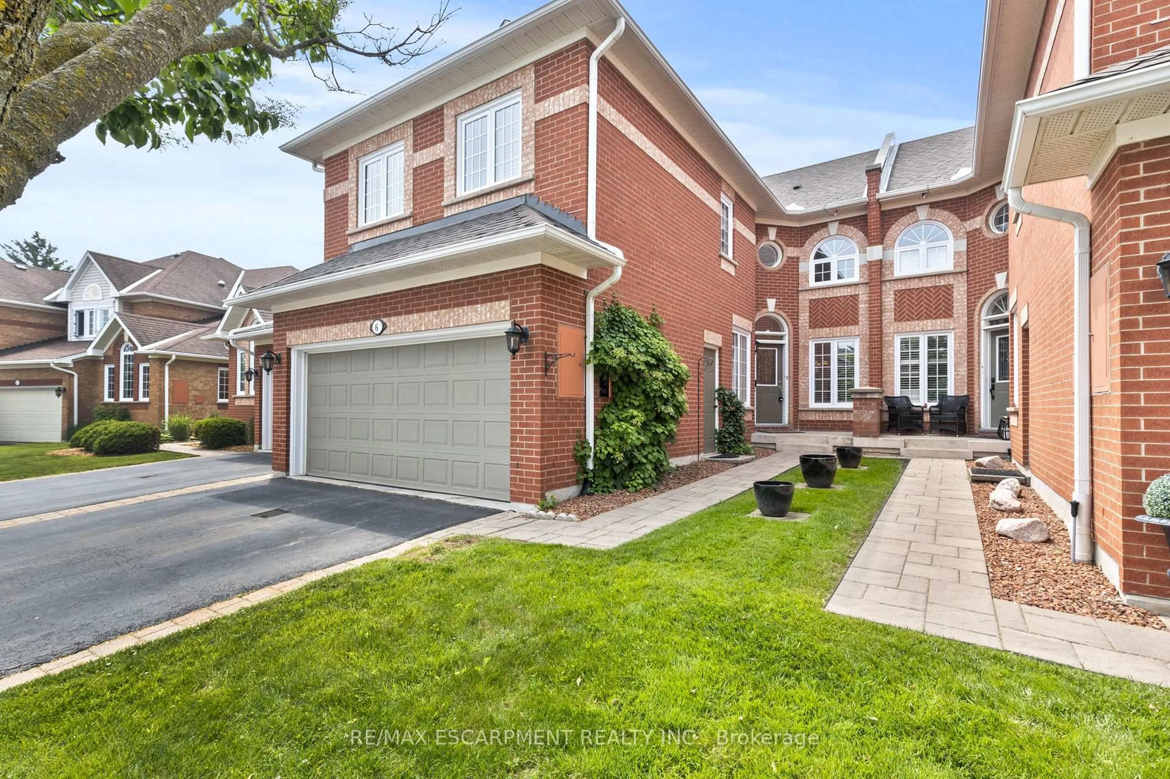Home with brick exterior material, street for 2145 Country Club Dr #6, Burlington Ontario L7M 4E1