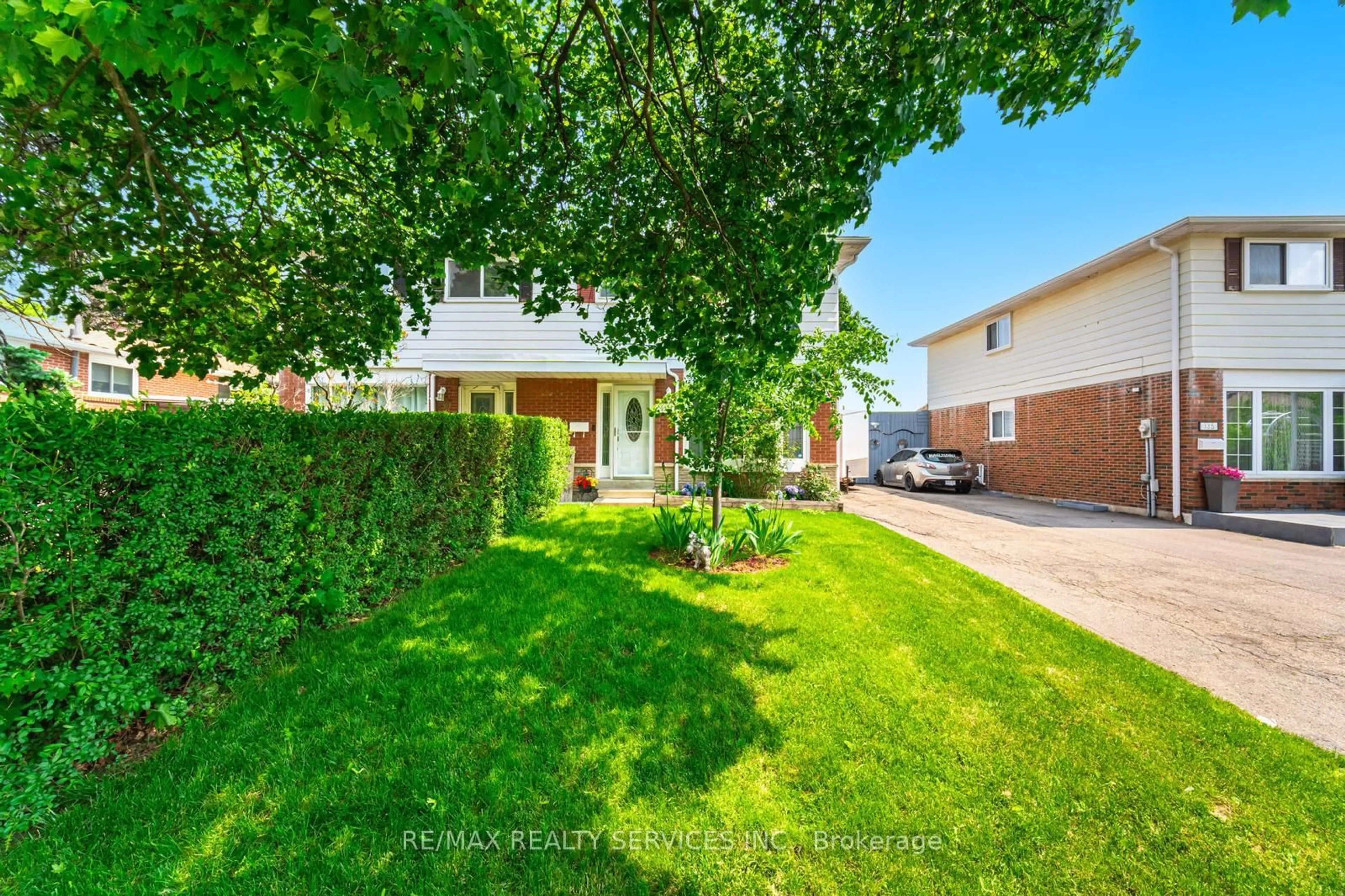 A pic from outside/outdoor area/front of a property/back of a property/a pic from drone, street for 137 Archdekin Dr, Brampton Ontario L6V 1Y8