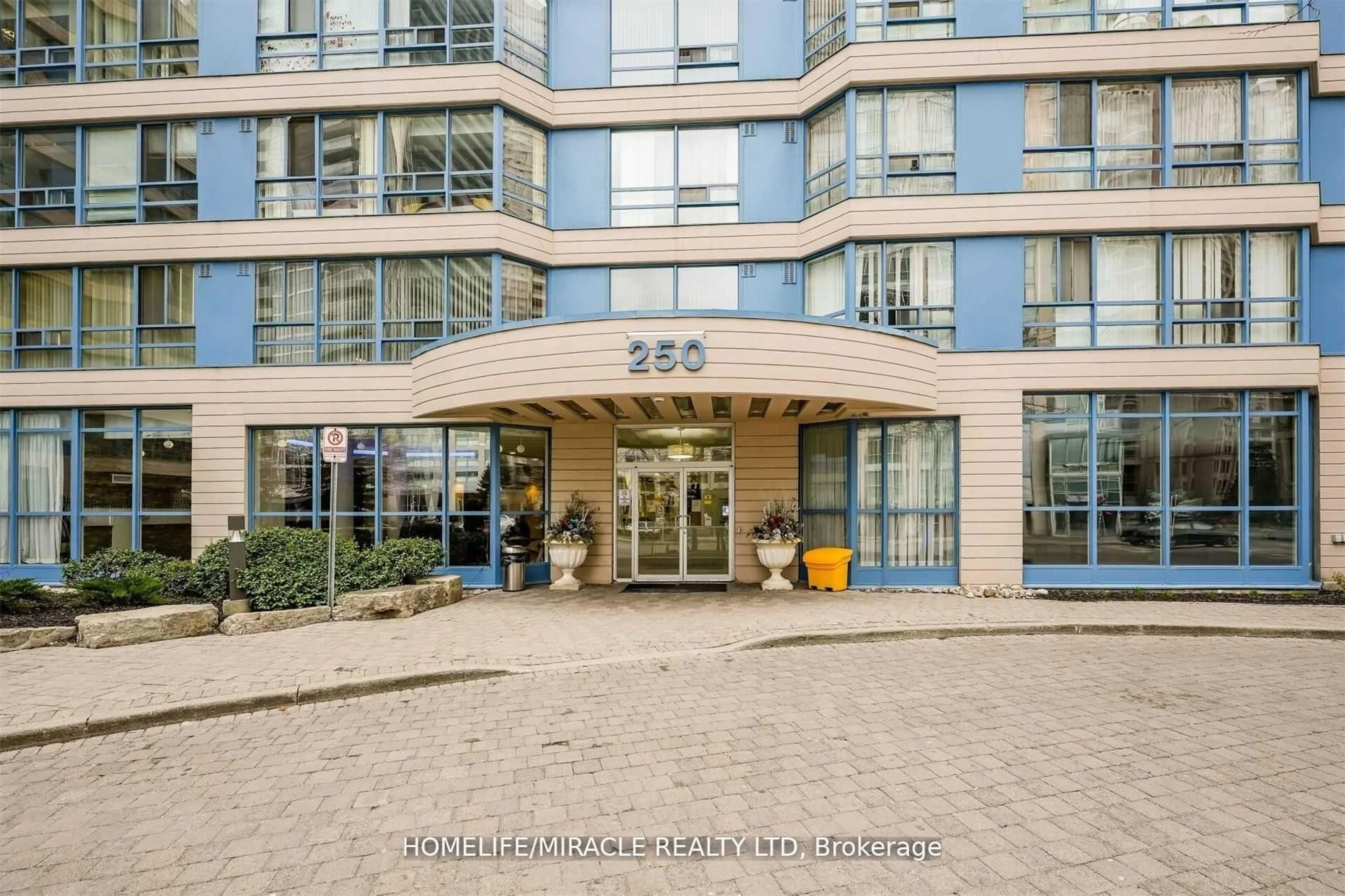 Indoor foyer for 250 Webb Dr #318, Mississauga Ontario L6P 1Y9
