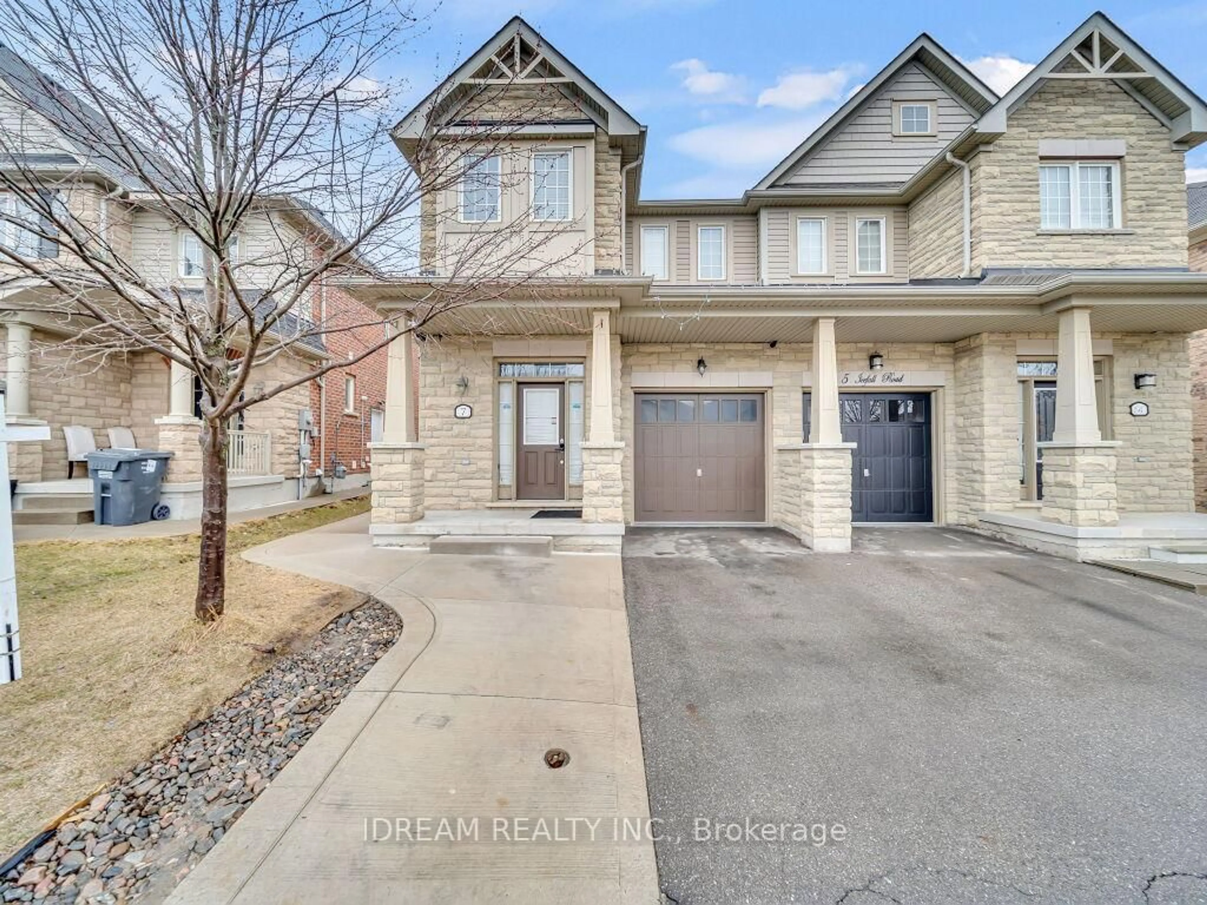 Home with brick exterior material, street for 7 Icefall Rd, Caledon Ontario L7C 2H1