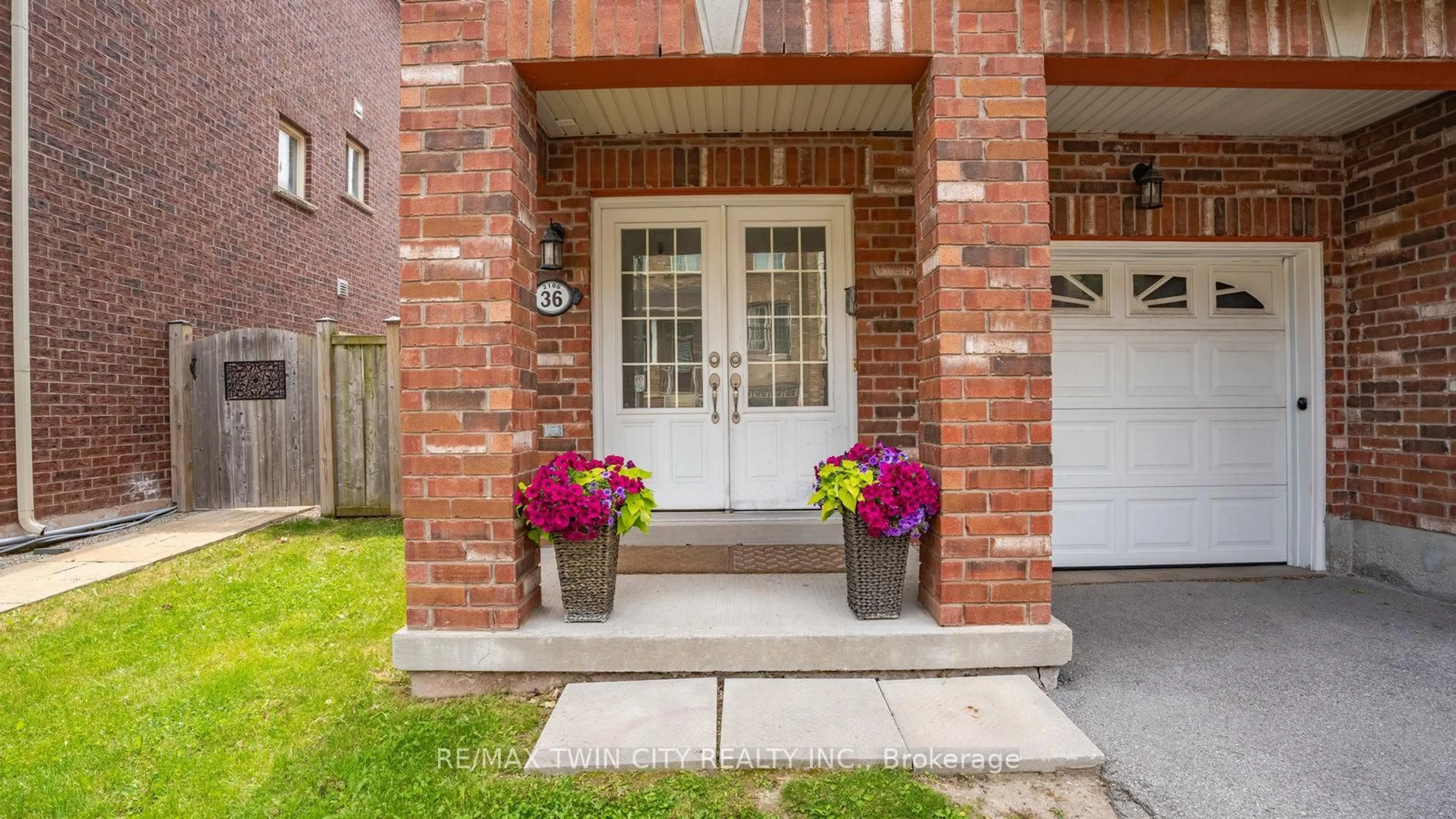 Indoor entryway for 2186 Fiddlers Way #36, Oakville Ontario L6M 0L5