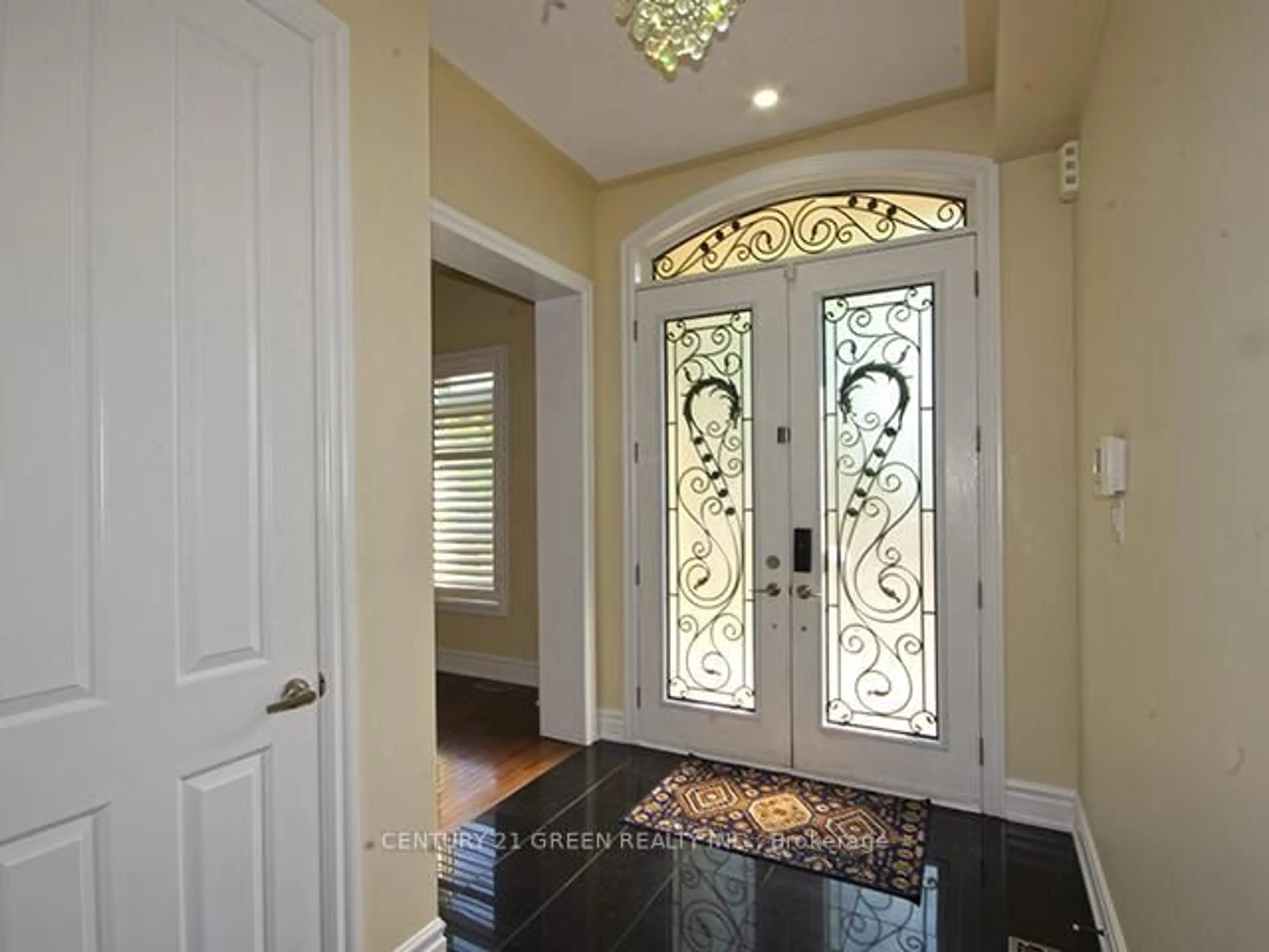 Indoor entryway for 15 Interlacken Dr, Brampton Ontario L6X 0Y1