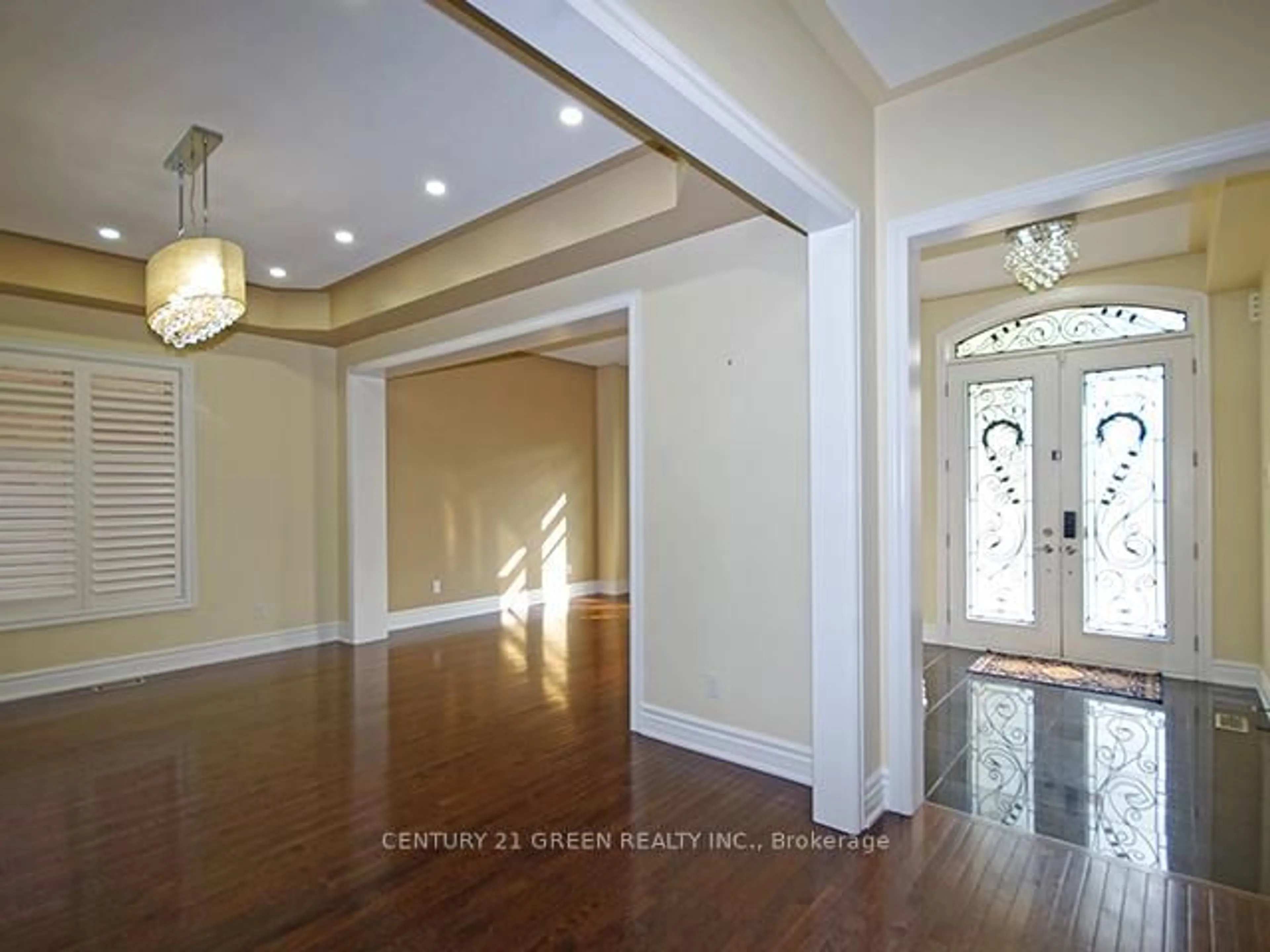 Indoor foyer for 15 Interlacken Dr, Brampton Ontario L6X 0Y1