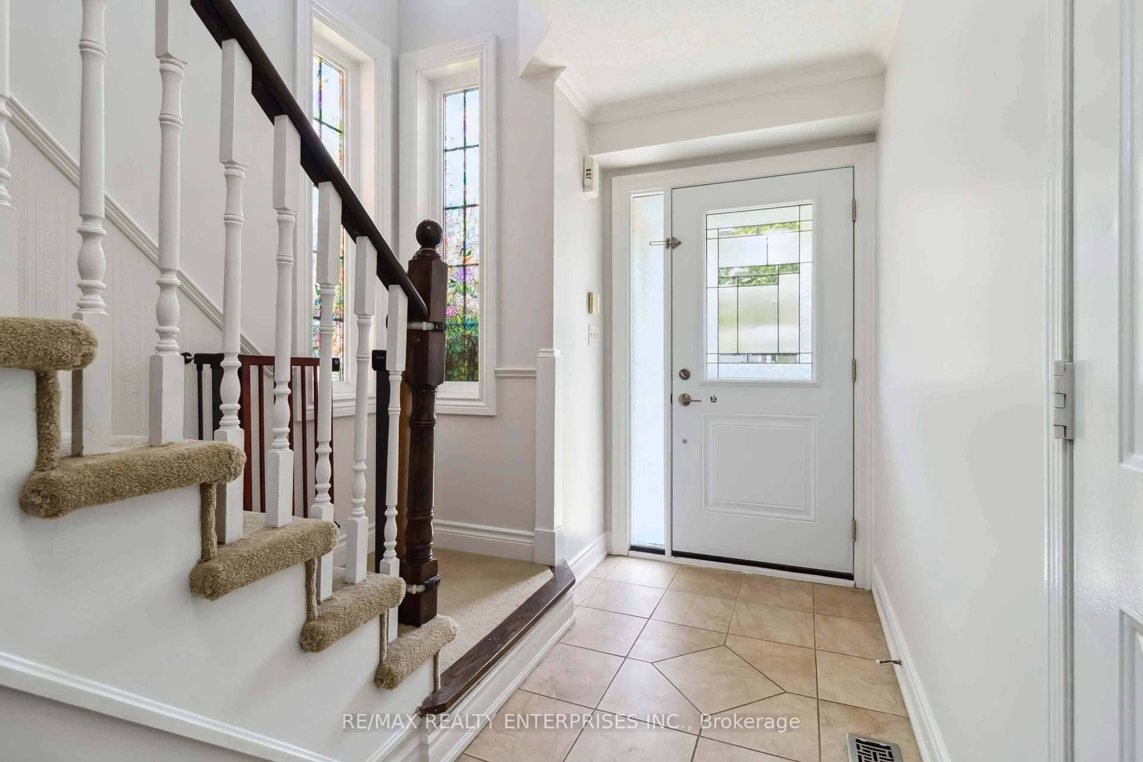 Indoor entryway for 1588 South Parade Crt #19, Mississauga Ontario L5M 6E7