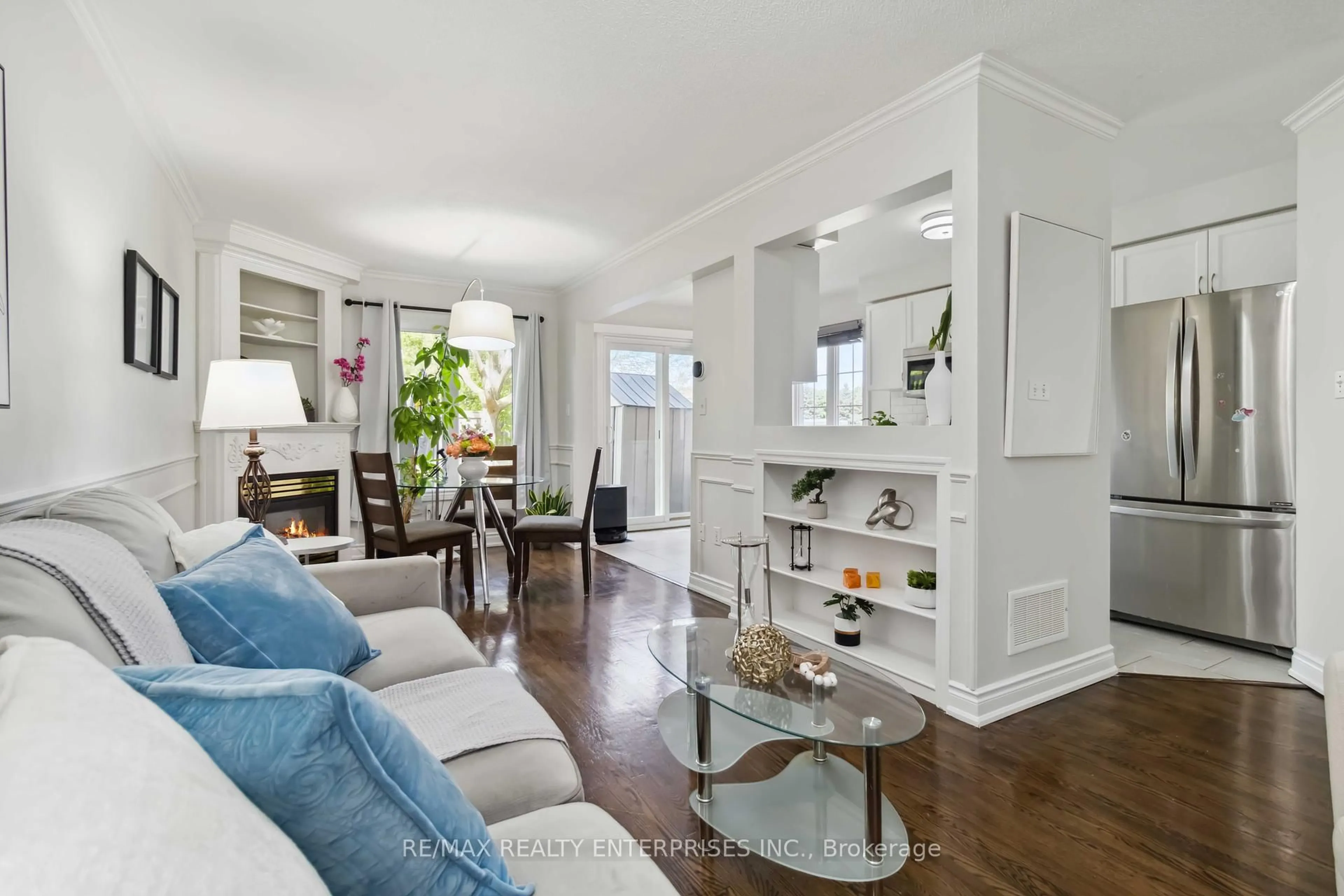 Living room with furniture, unknown for 1588 South Parade Crt #19, Mississauga Ontario L5M 6E7