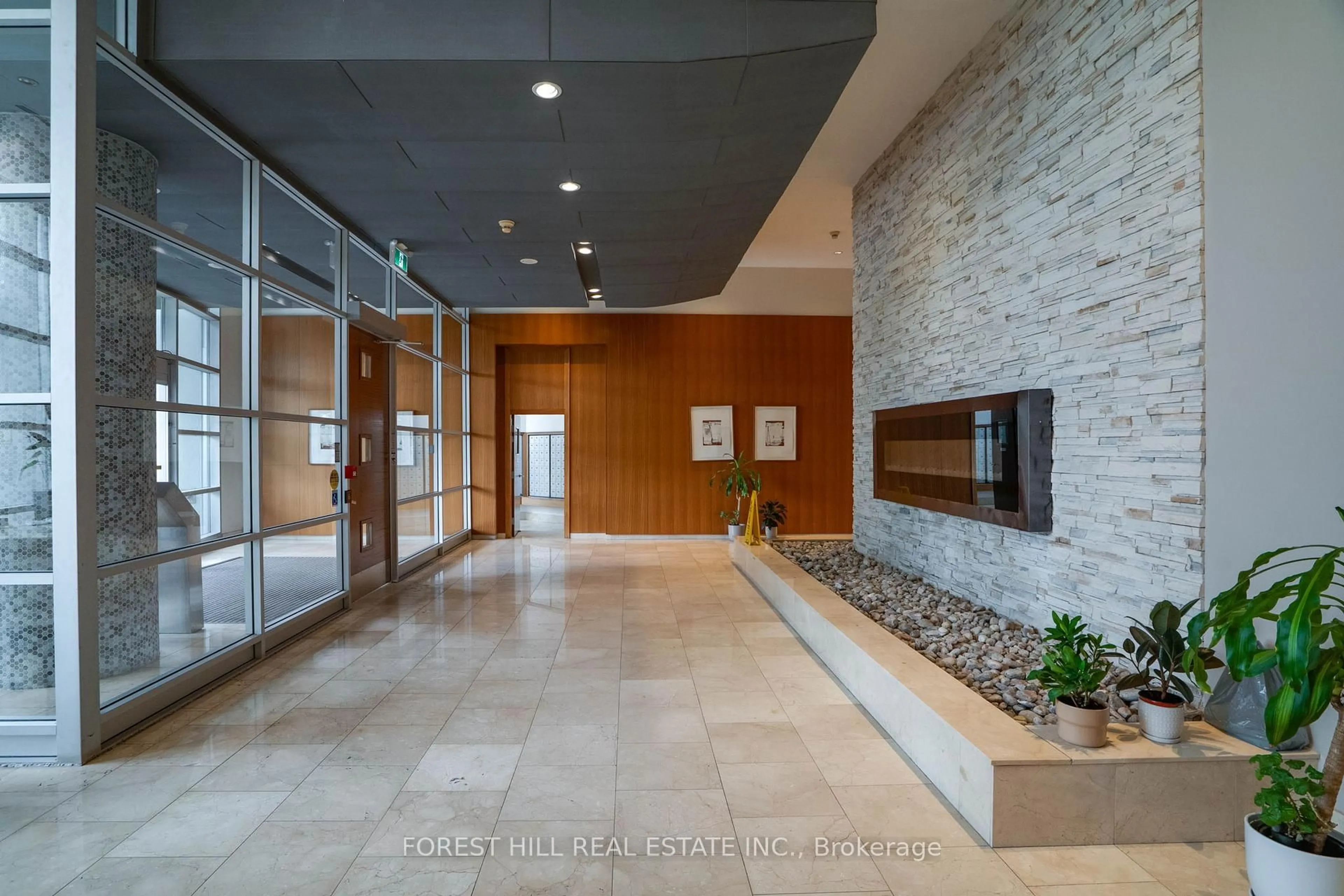 Indoor foyer for 220 Burnhamthorpe Rd #1509, Mississauga Ontario L5B 4N4