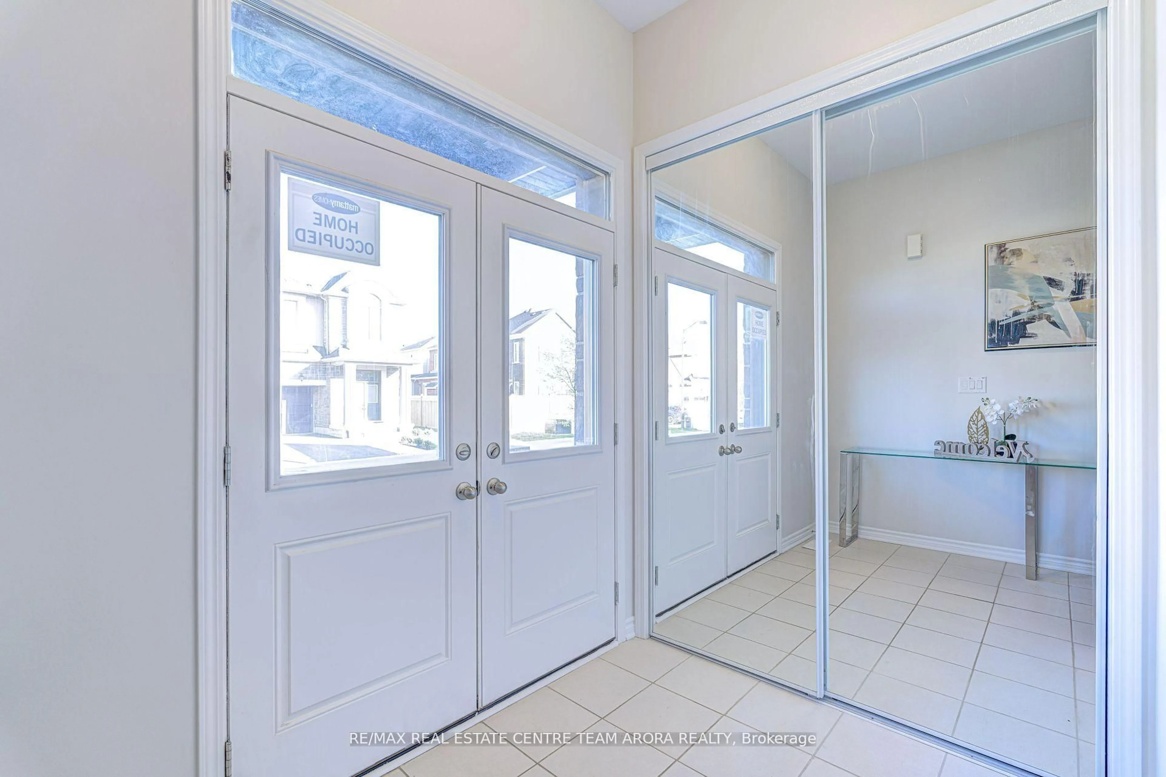Indoor entryway for 477 Boyd Lane, Milton Ontario L9E 1X2
