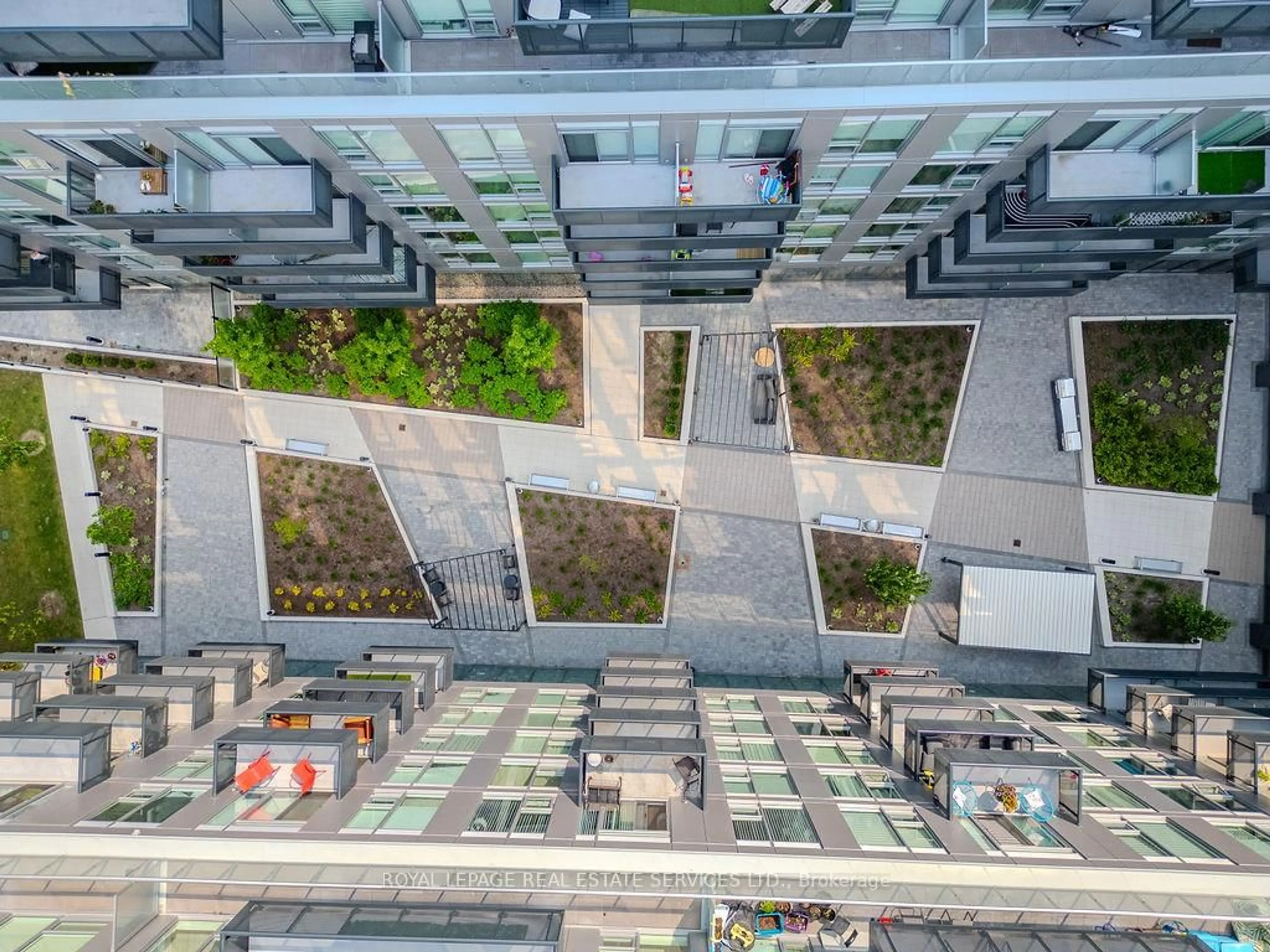 A pic from outside/outdoor area/front of a property/back of a property/a pic from drone, city buildings view from balcony for 2450 Old Bronte Rd #229, Oakville Ontario L6M 5P6