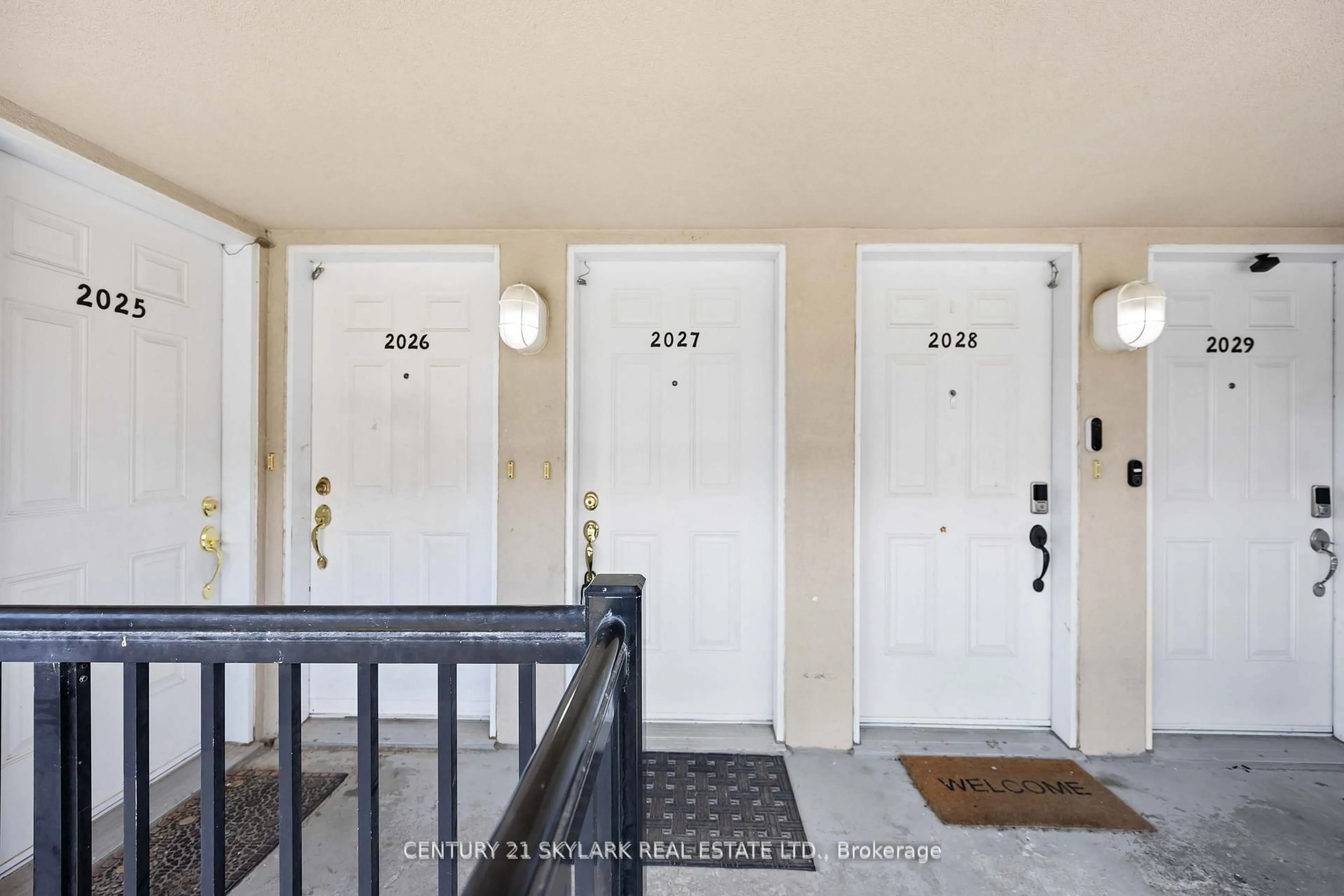 Indoor entryway for 3043 Finch Ave #2027, Toronto Ontario M9M 0A4