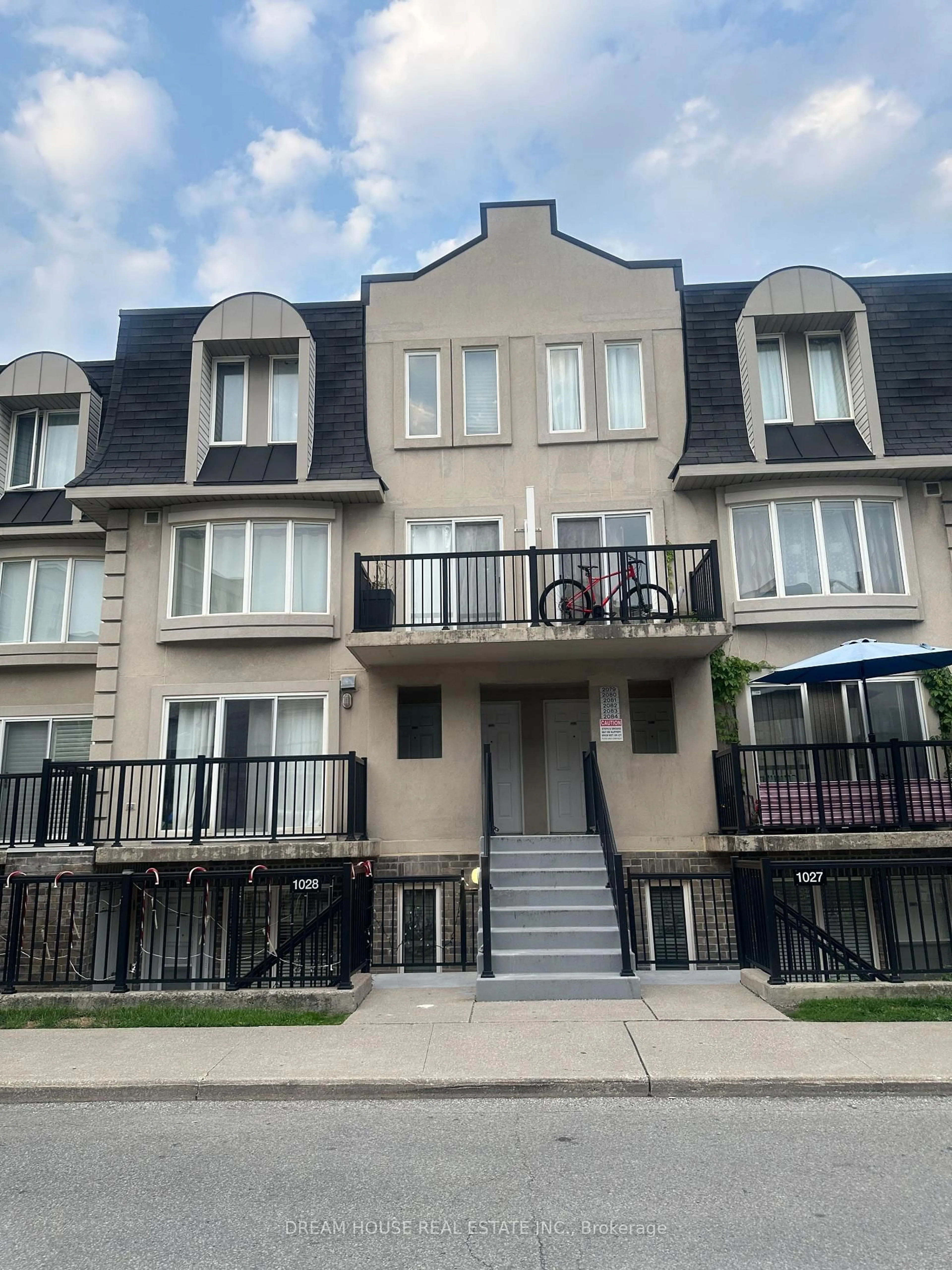 Home with vinyl exterior material, street for 65 George Appleton Way #2083, Toronto Ontario M3M 0A2