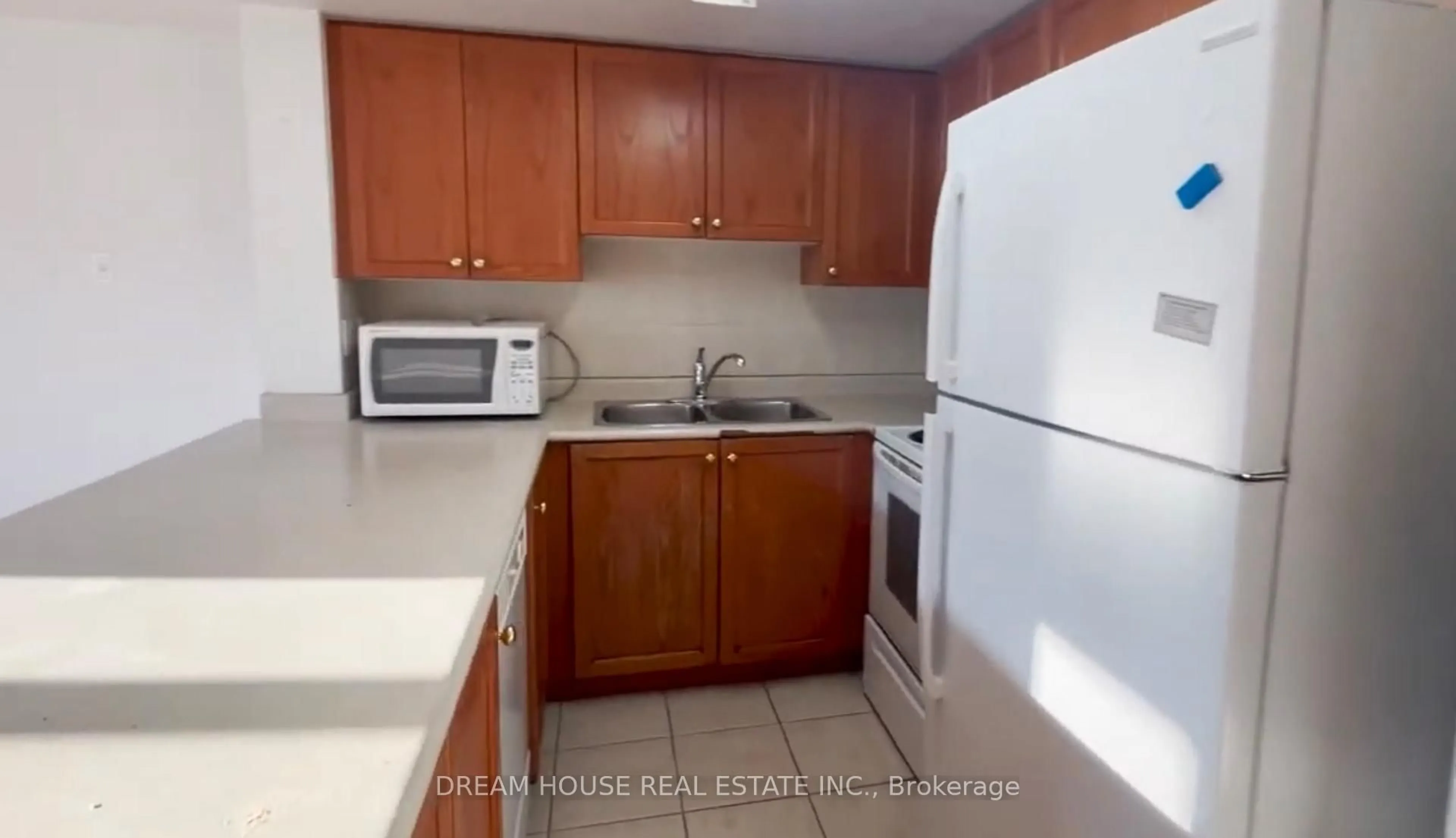 Standard kitchen, unknown for 65 George Appleton Way #2083, Toronto Ontario M3M 0A2