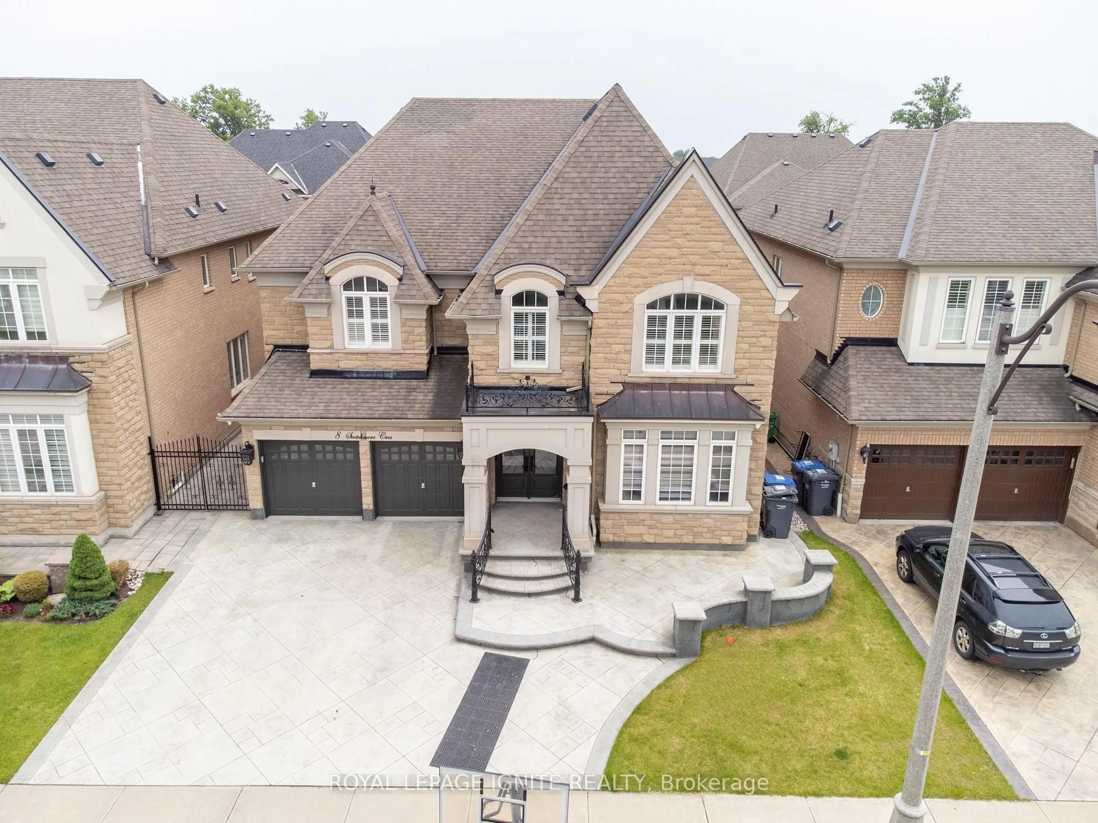 A pic from outside/outdoor area/front of a property/back of a property/a pic from drone, street for 8 Scotchmere Cres, Brampton Ontario L6P 3A7
