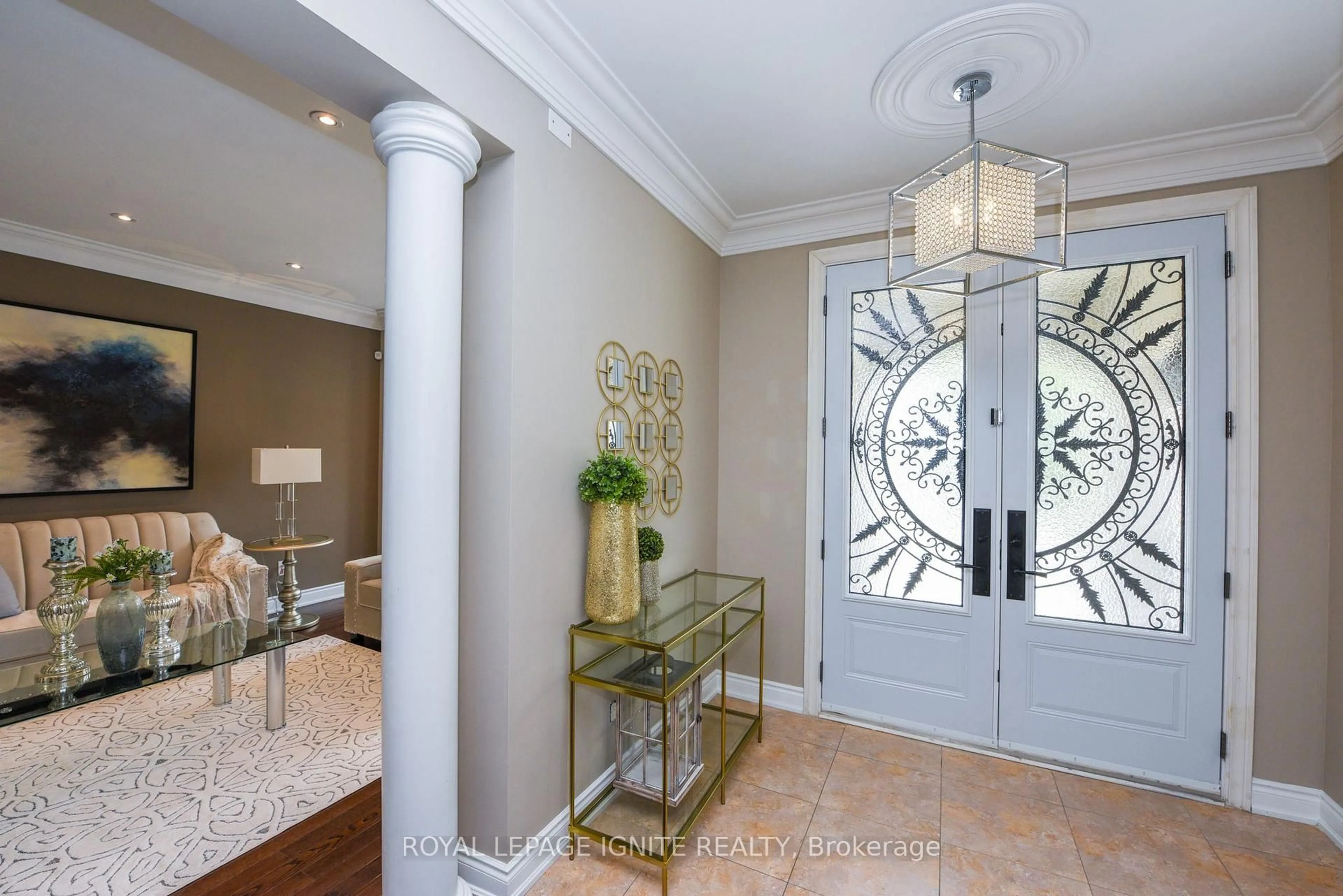 Indoor entryway for 8 Scotchmere Cres, Brampton Ontario L6P 3A7