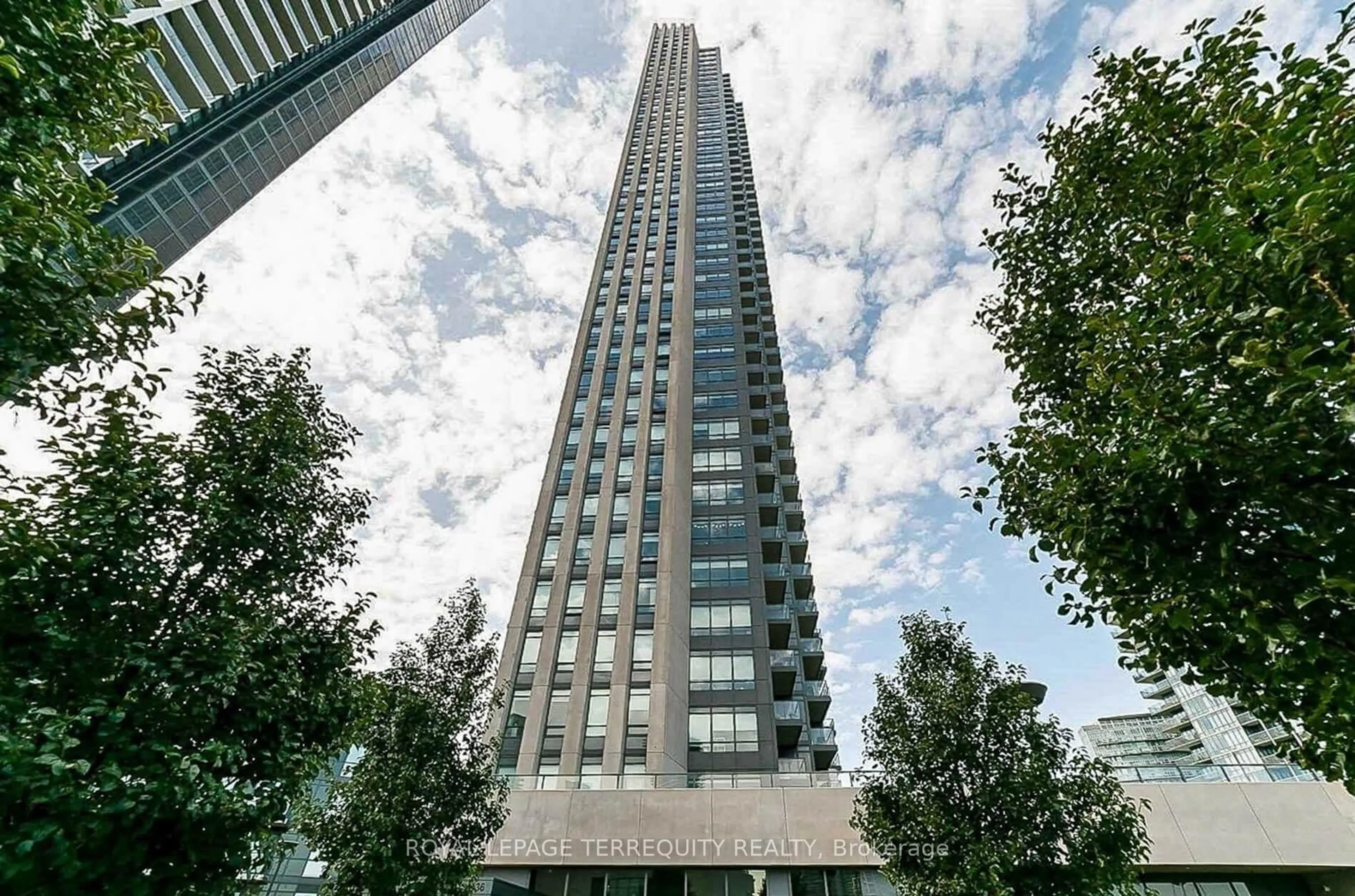 A pic from outside/outdoor area/front of a property/back of a property/a pic from drone, building for 36 Park Lawn Rd #3306, Toronto Ontario M8V 0E5