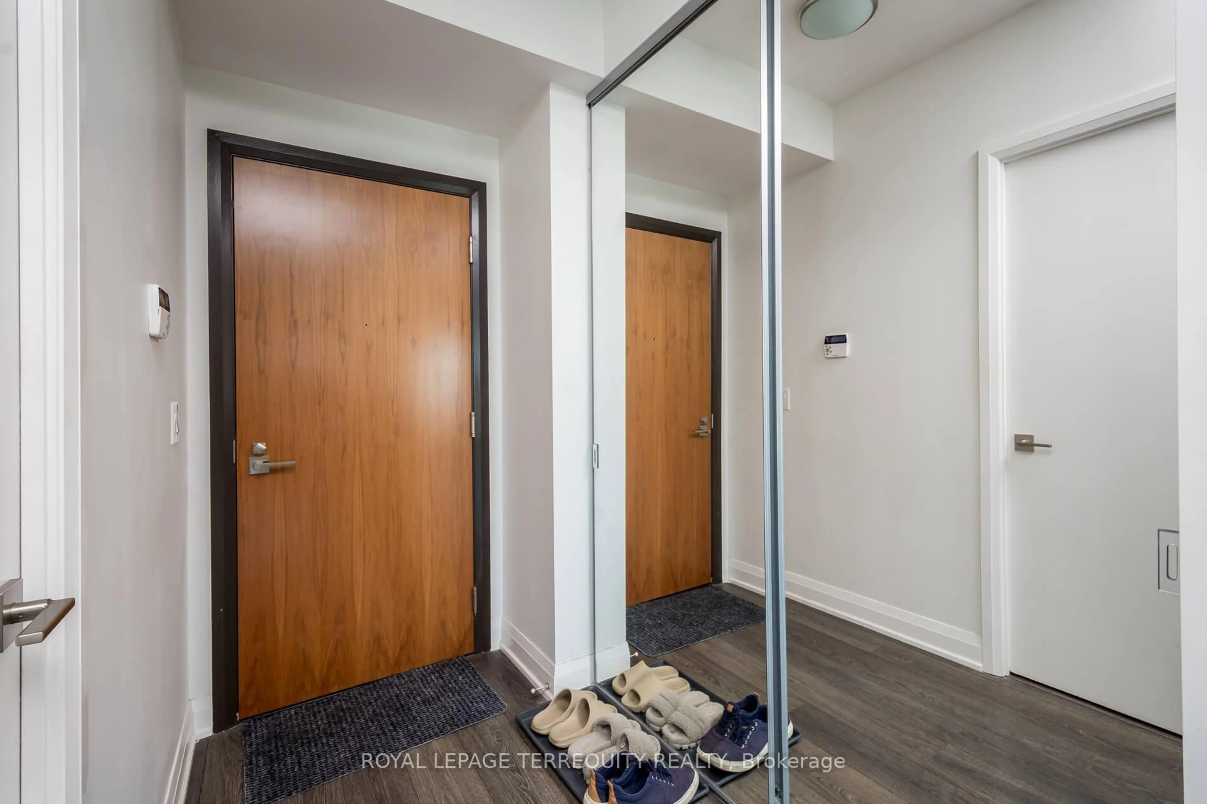 Indoor entryway for 36 Park Lawn Rd #3306, Toronto Ontario M8V 0E5