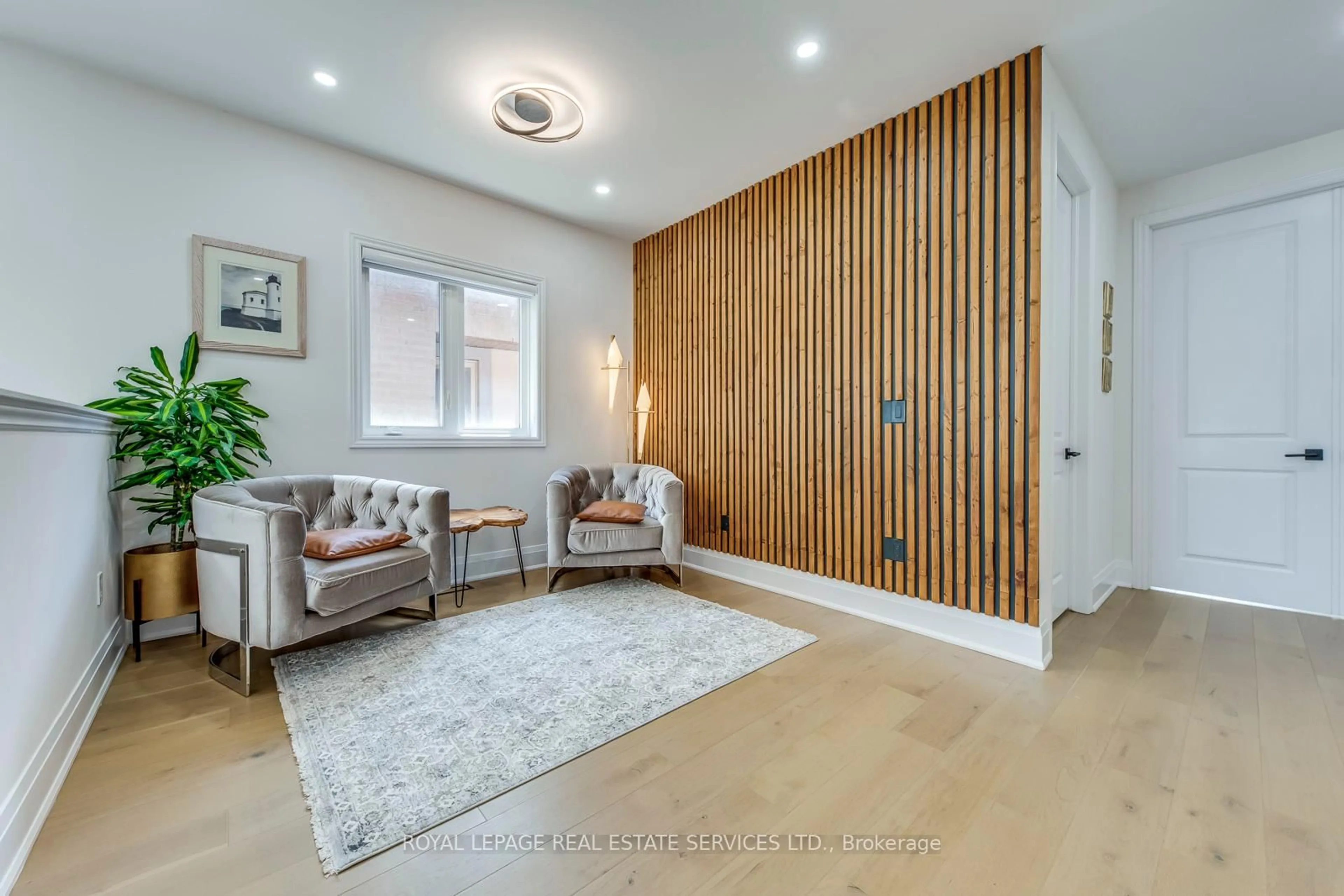 Indoor entryway for 3450 Post Rd, Oakville Ontario L6H 0Y9