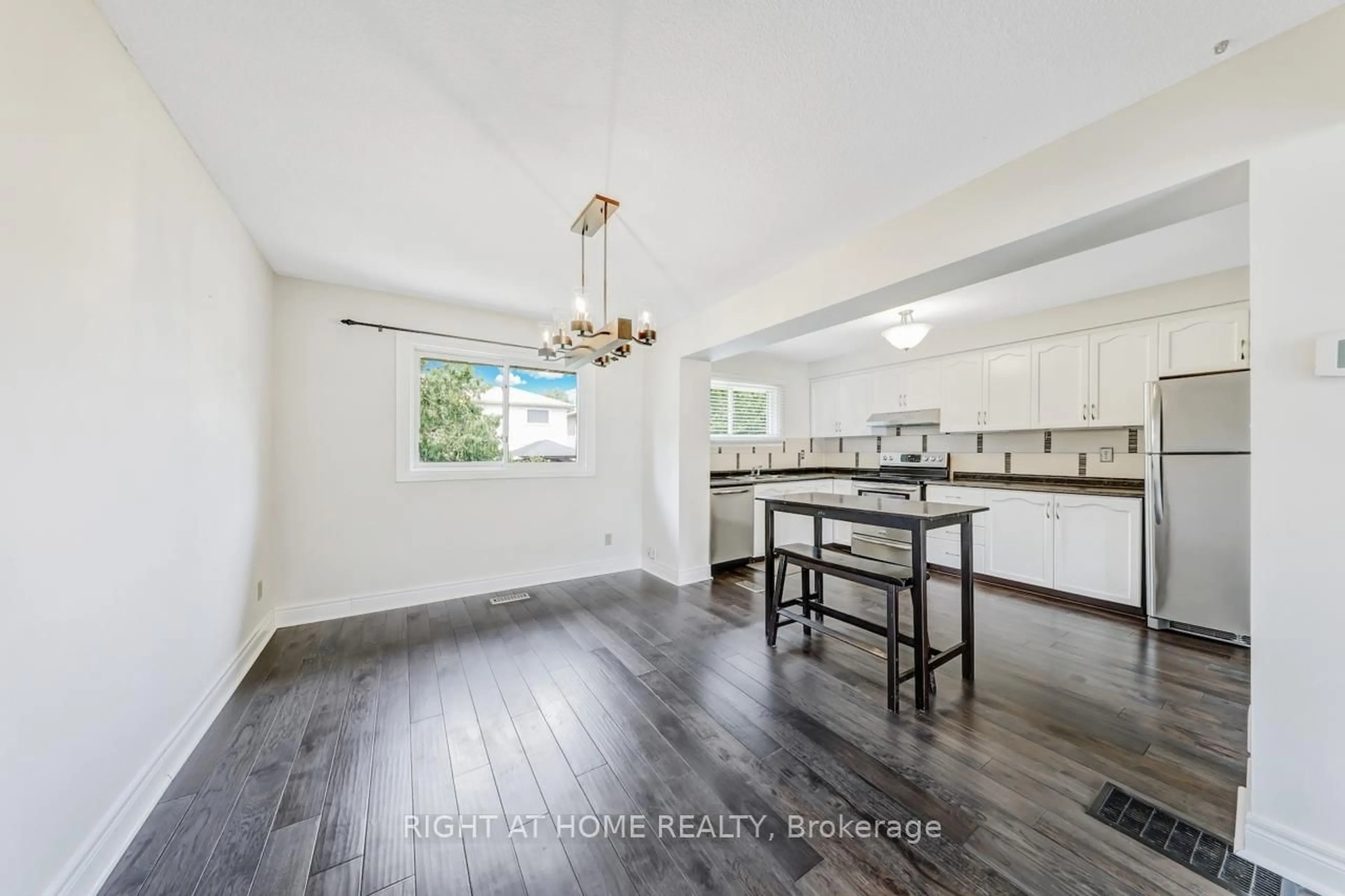 Open concept kitchen, unknown for 9 Ashton Cres #9, Brampton Ontario L6S 3J9