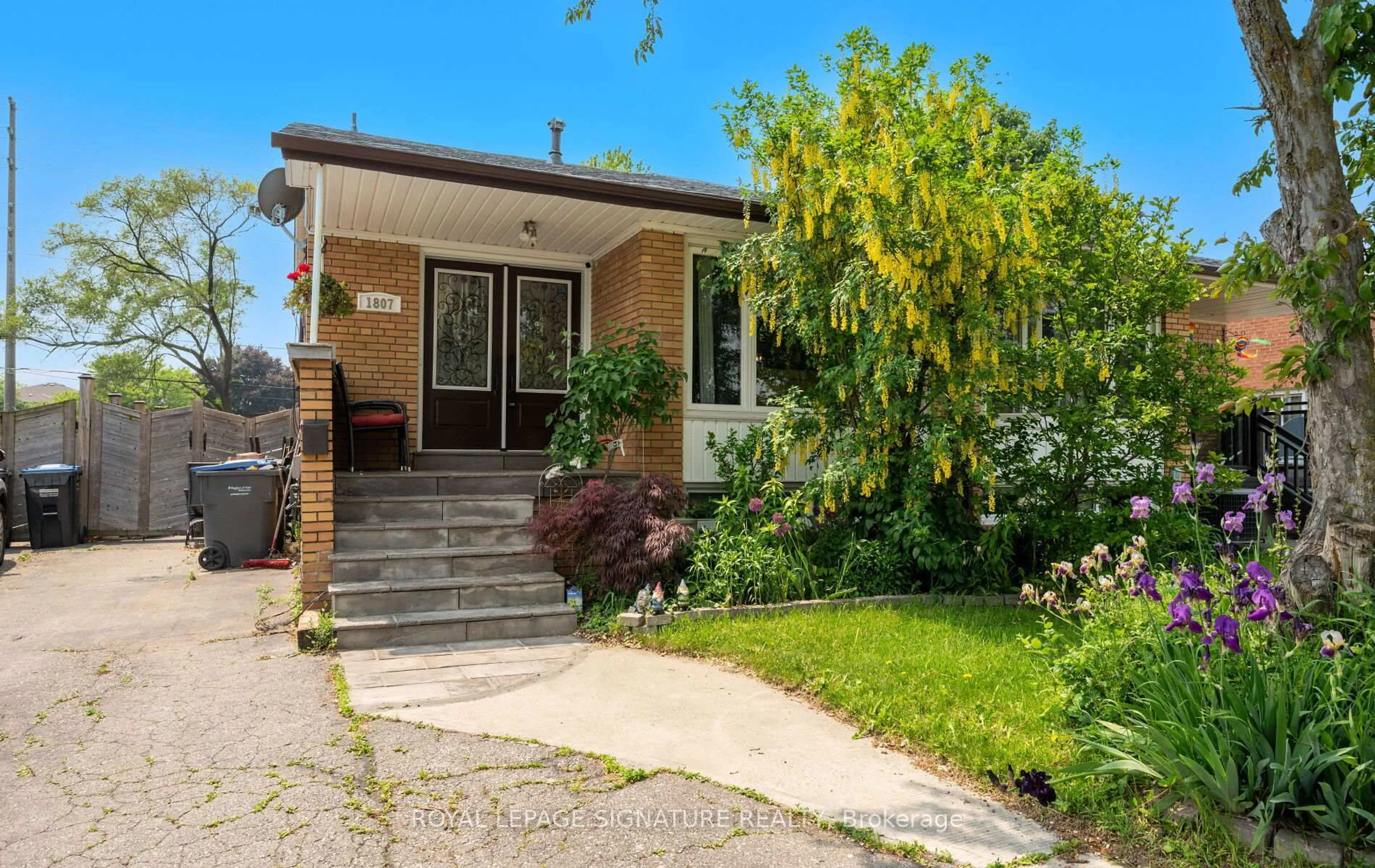 Home with brick exterior material, street for 1807 Sandgate Cres, Mississauga Ontario L5J 2E7
