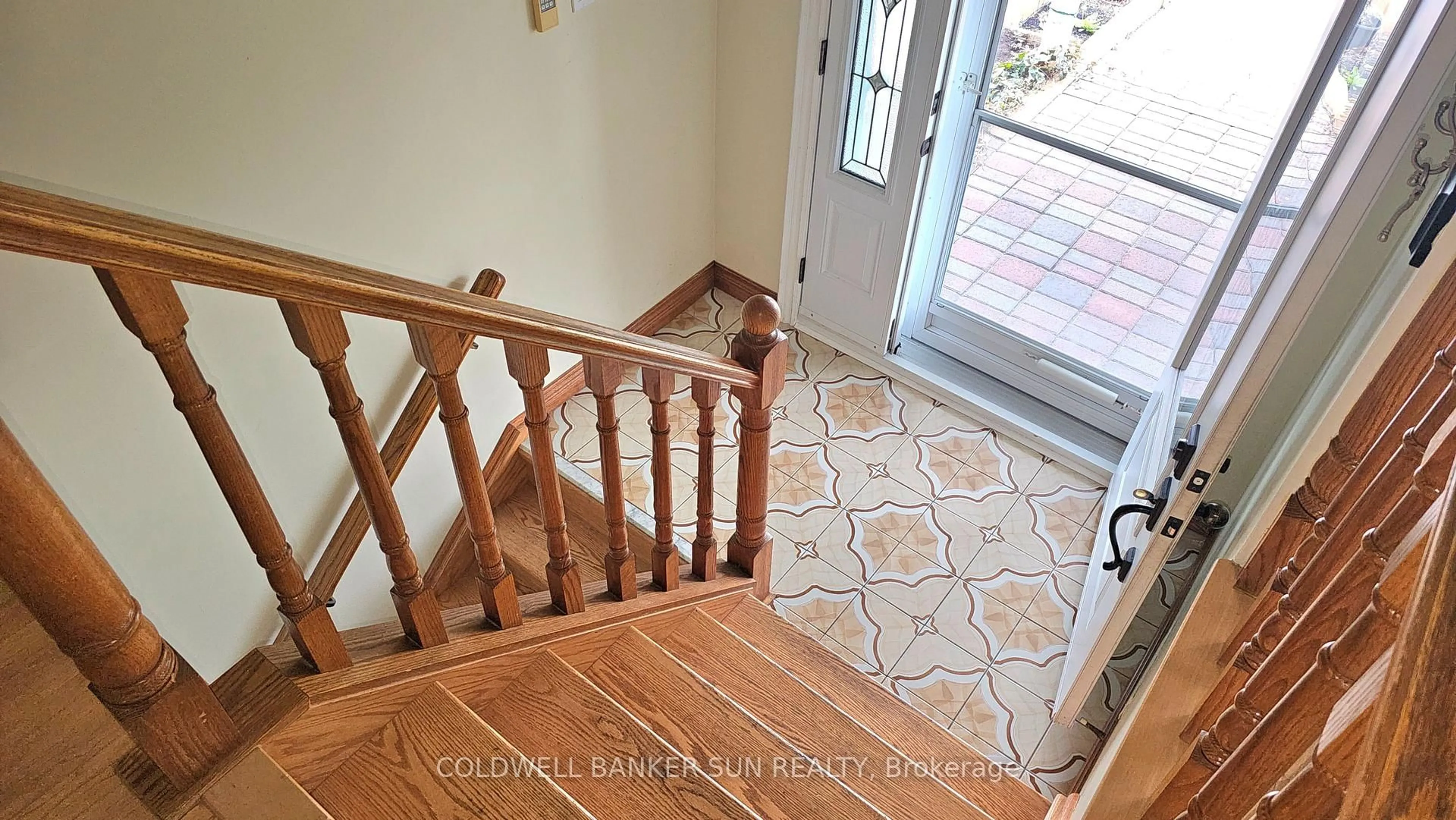 Indoor entryway for 7 Glenforest Rd, Brampton Ontario L6S 1L8