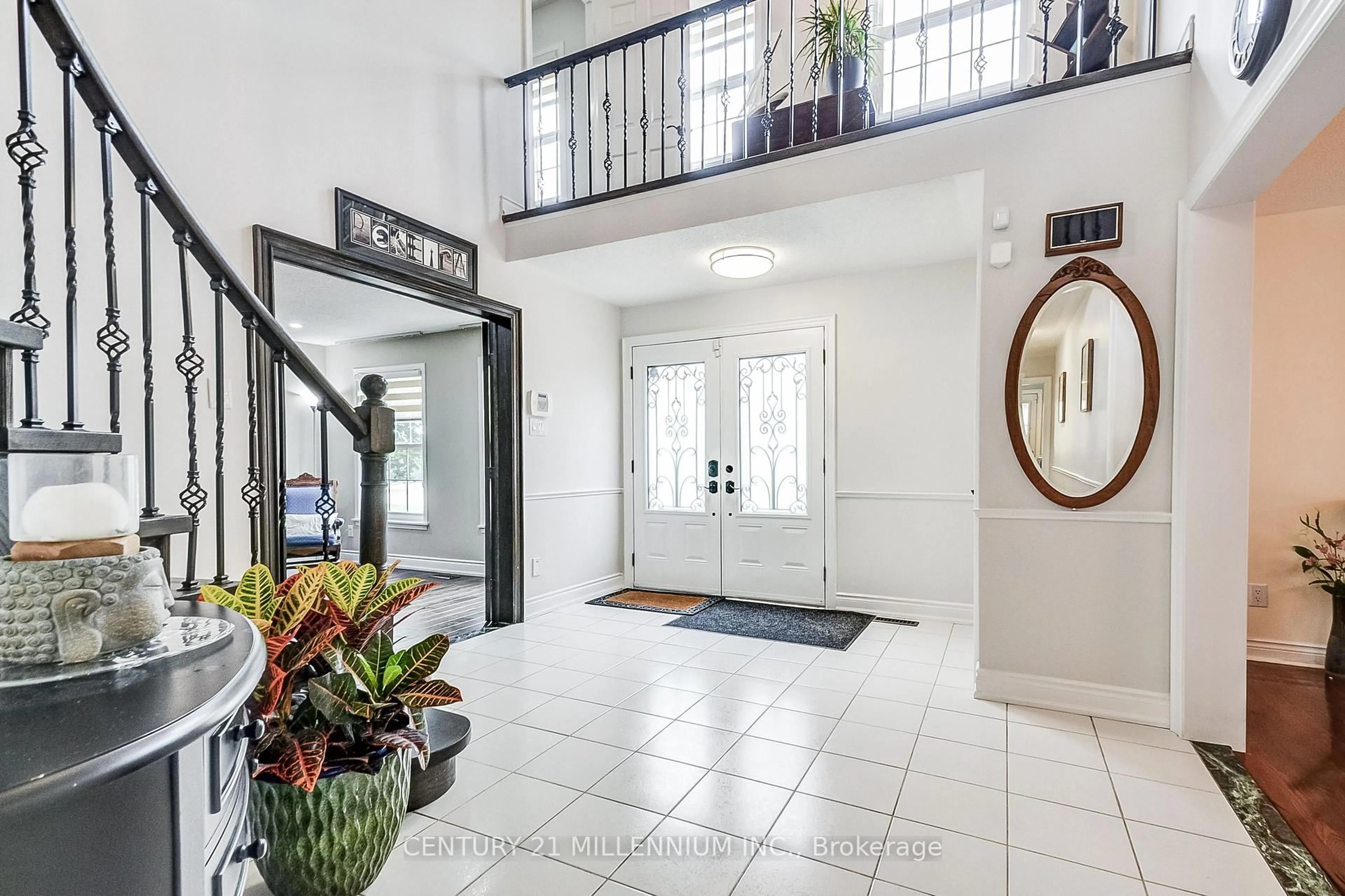 Indoor foyer for 8 Newport St, Brampton Ontario L6S 4M1