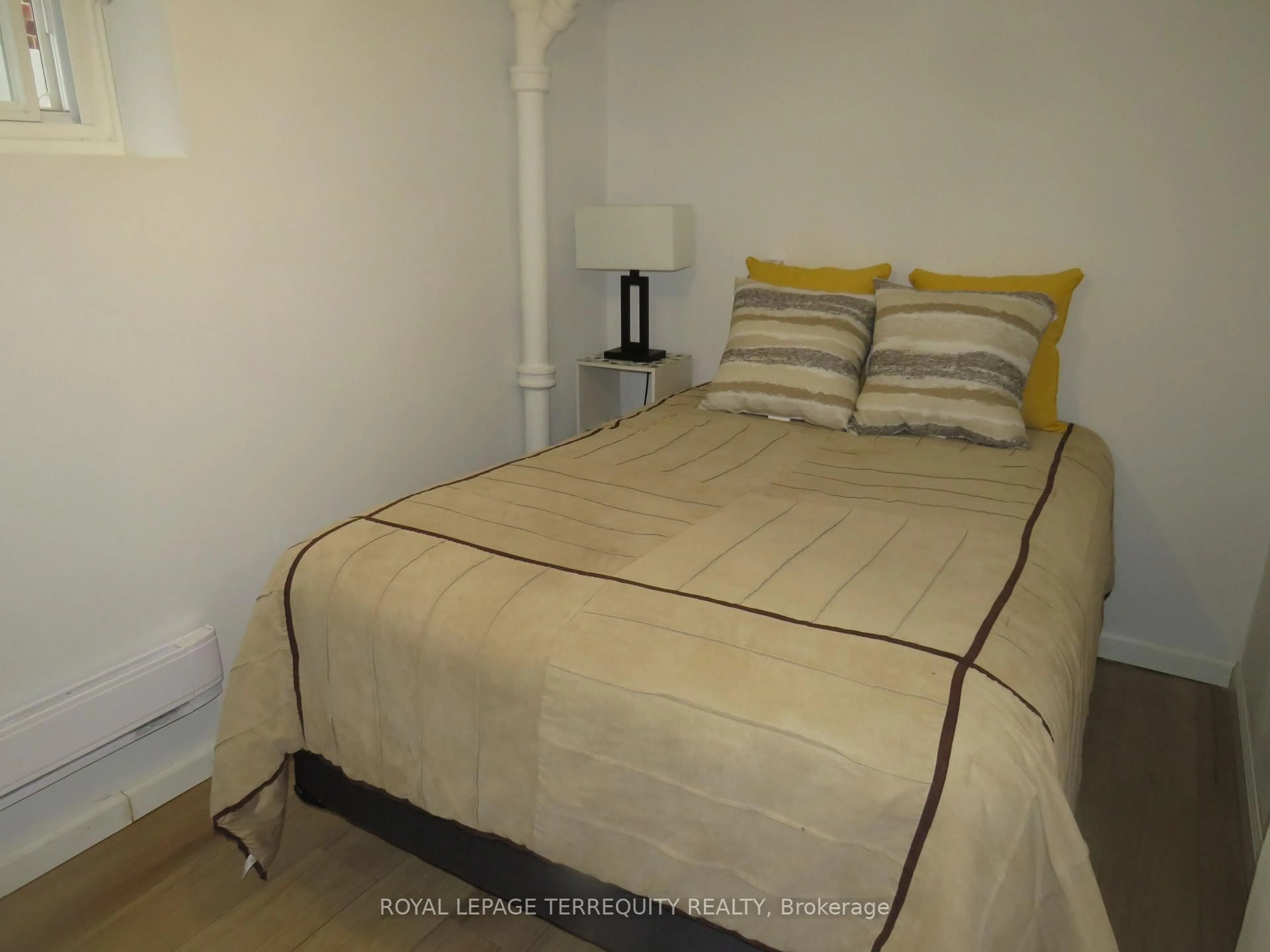 Bedroom with bed, unknown for 968 Castlefield Ave, Toronto Ontario M6B 1E2