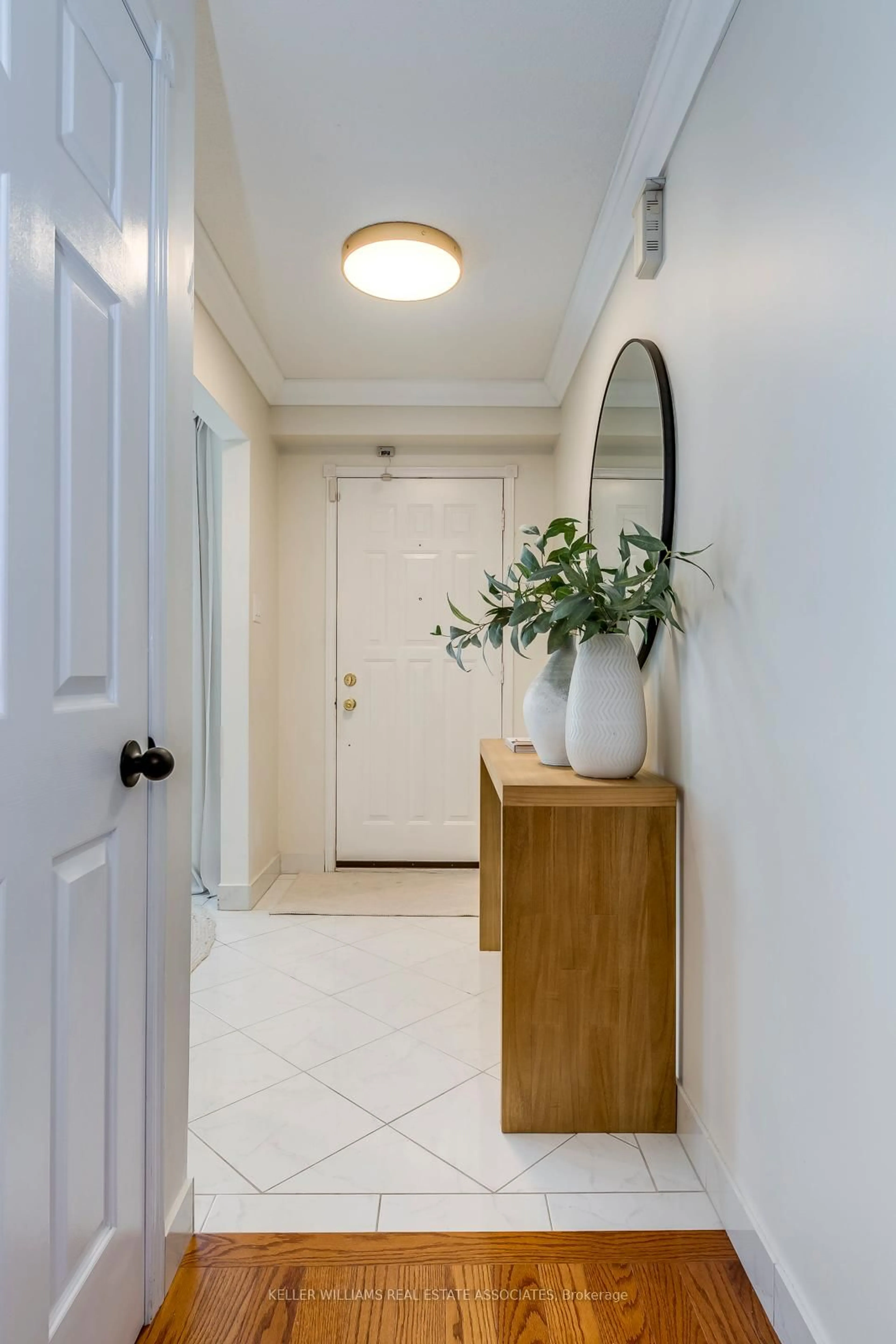 Indoor entryway for 3050 Orleans Rd #63, Mississauga Ontario L5L 5P7