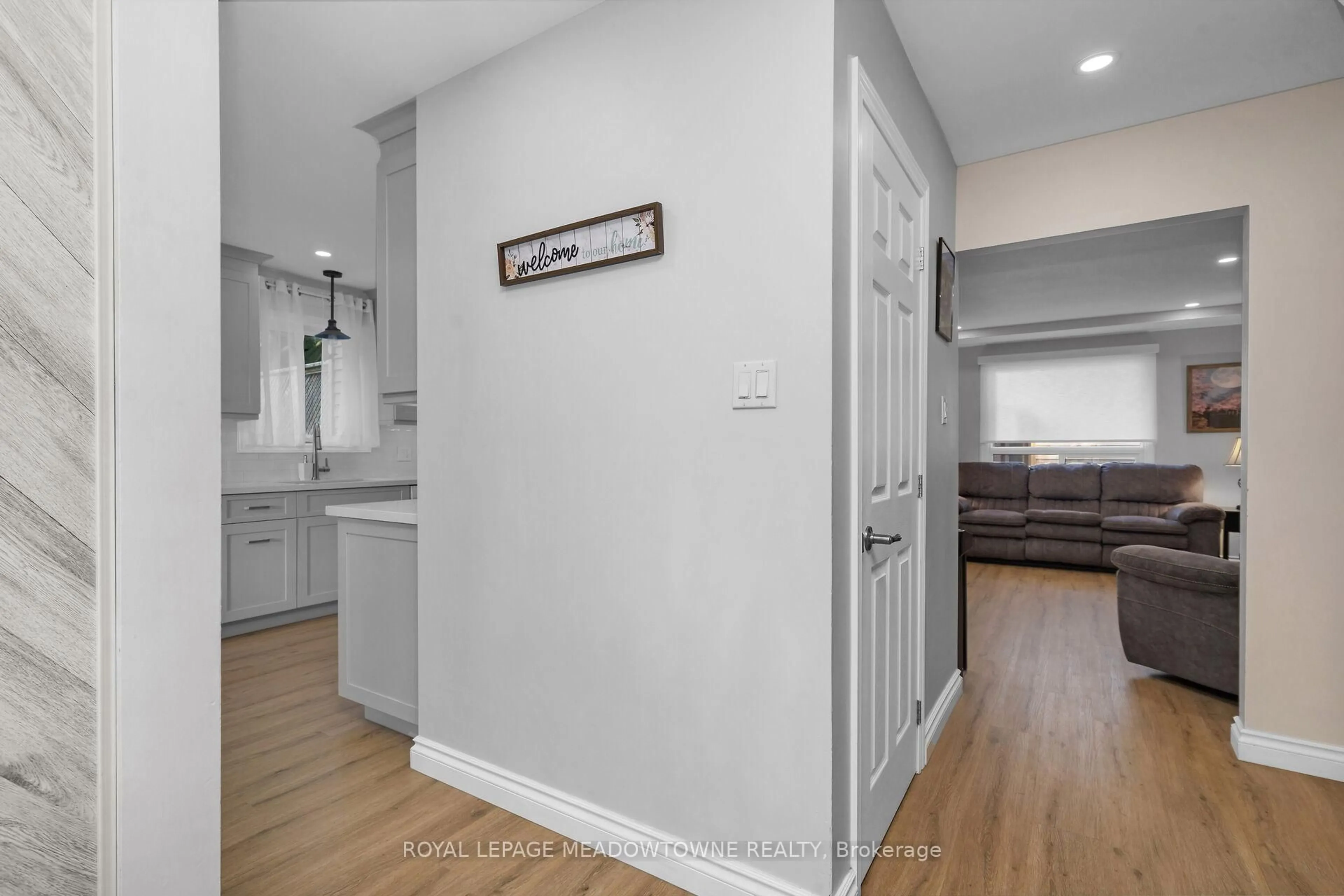 Indoor entryway for 19 Ransom St, Halton Hills Ontario L7J 2V9