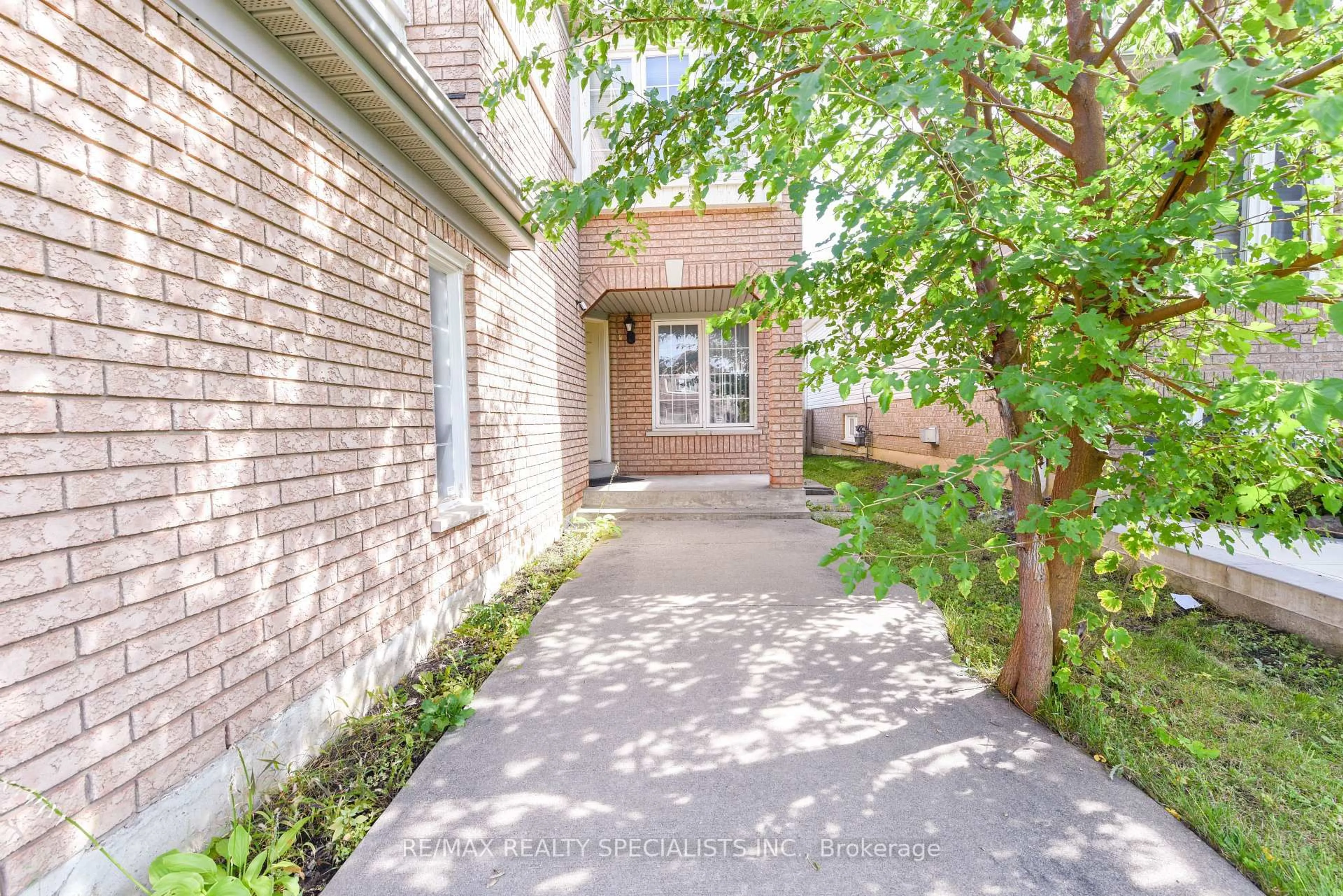 Unknown for 107 Seclusion Cres, Brampton Ontario L6R 1K8
