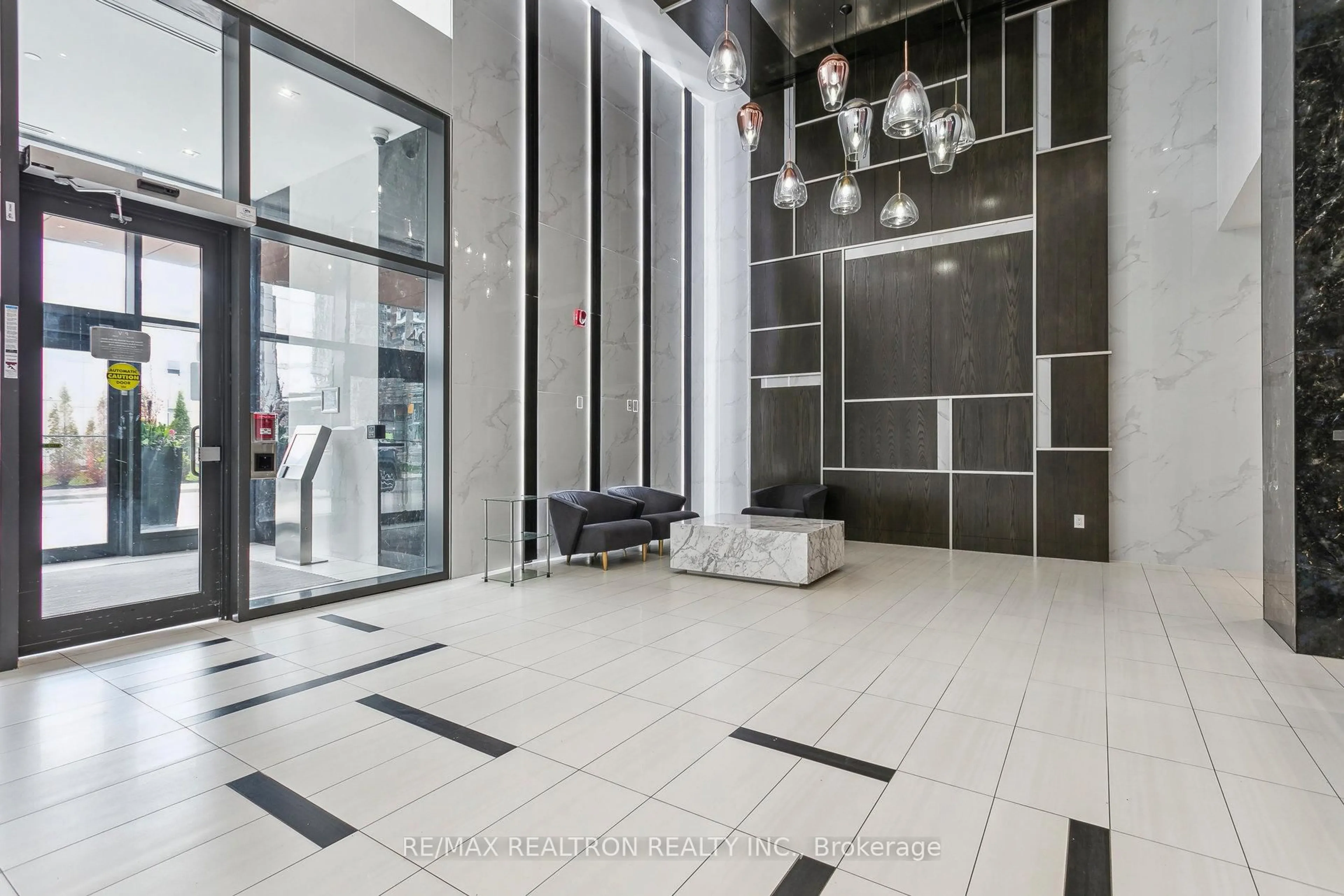 Indoor foyer for 4011 Brickstone Mews #521, Mississauga Ontario L5B 0G3