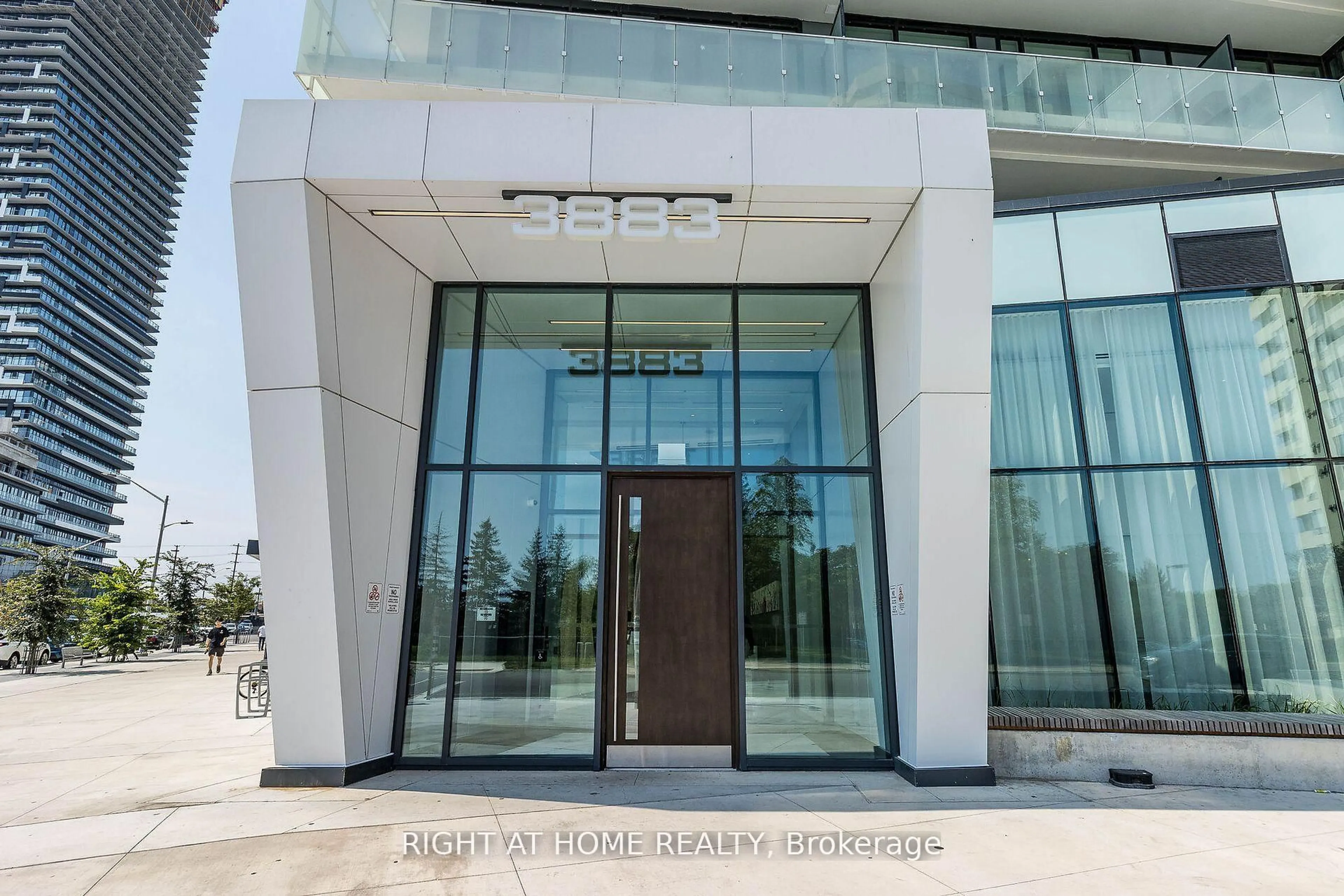 Indoor foyer for 3883 Quartz Rd #704, Mississauga Ontario L5B 0M4