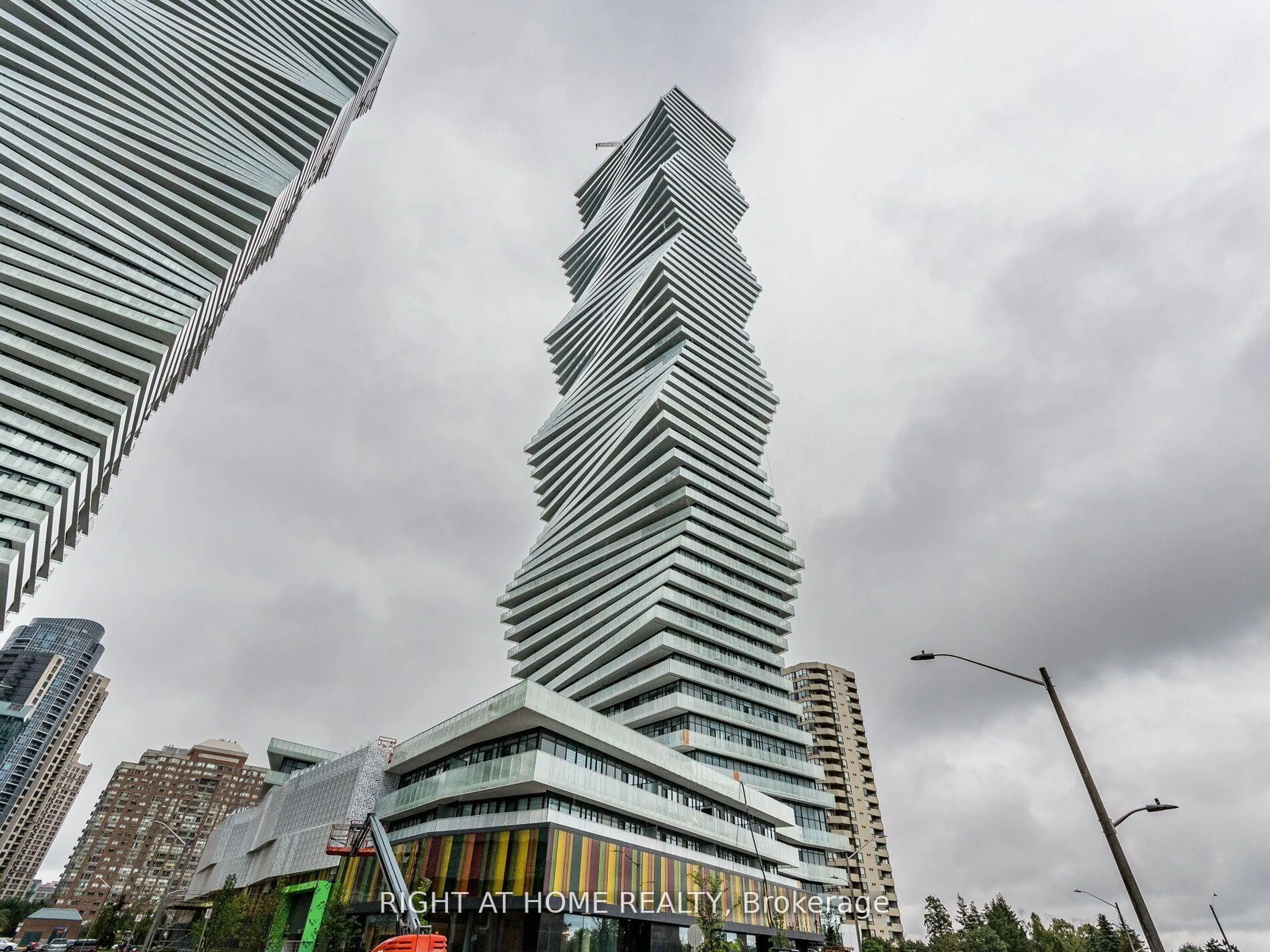 Unknown for 3883 Quartz Rd #704, Mississauga Ontario L5B 0M4