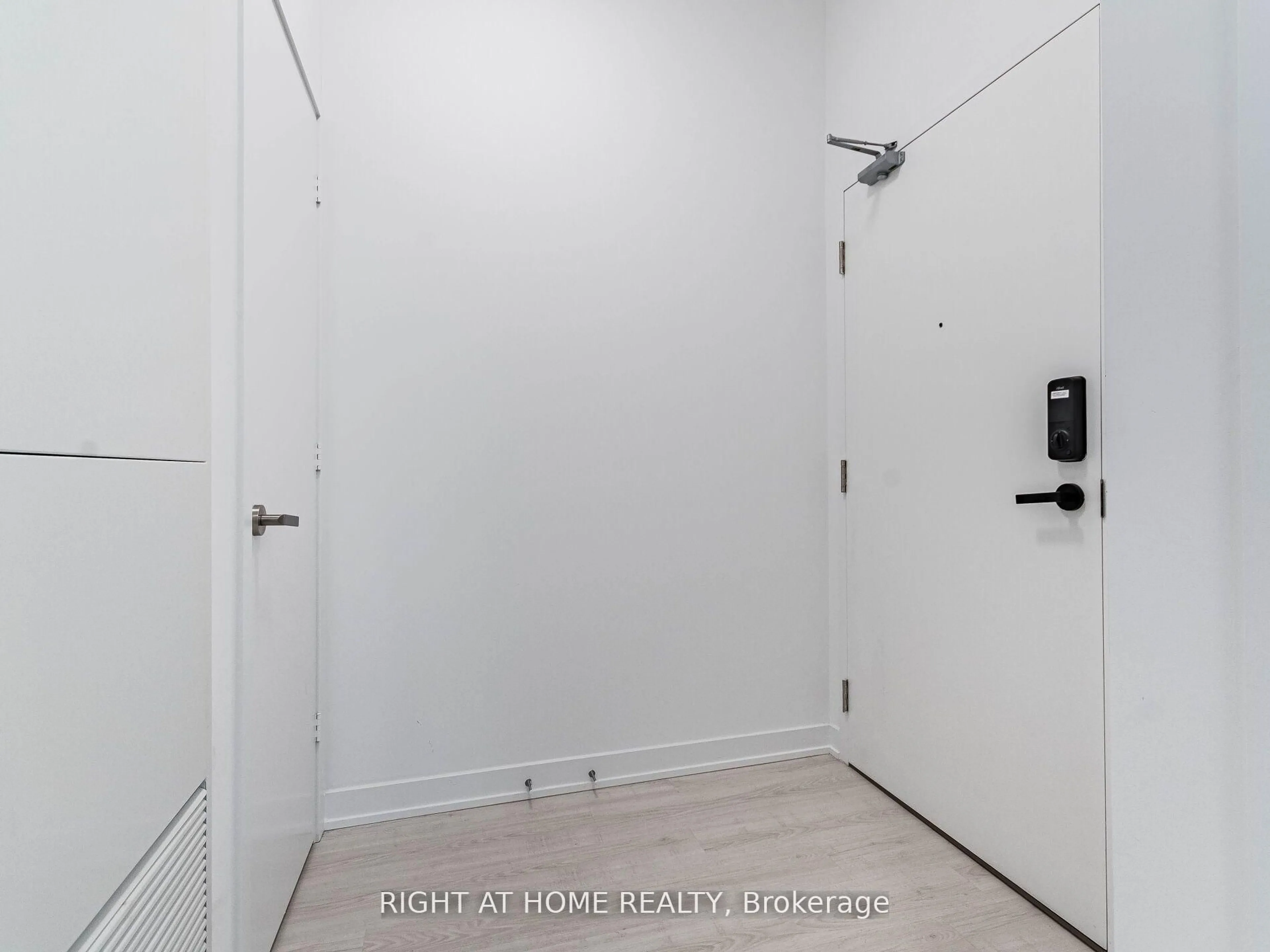 Unknown for 3883 Quartz Rd #704, Mississauga Ontario L5B 0M4
